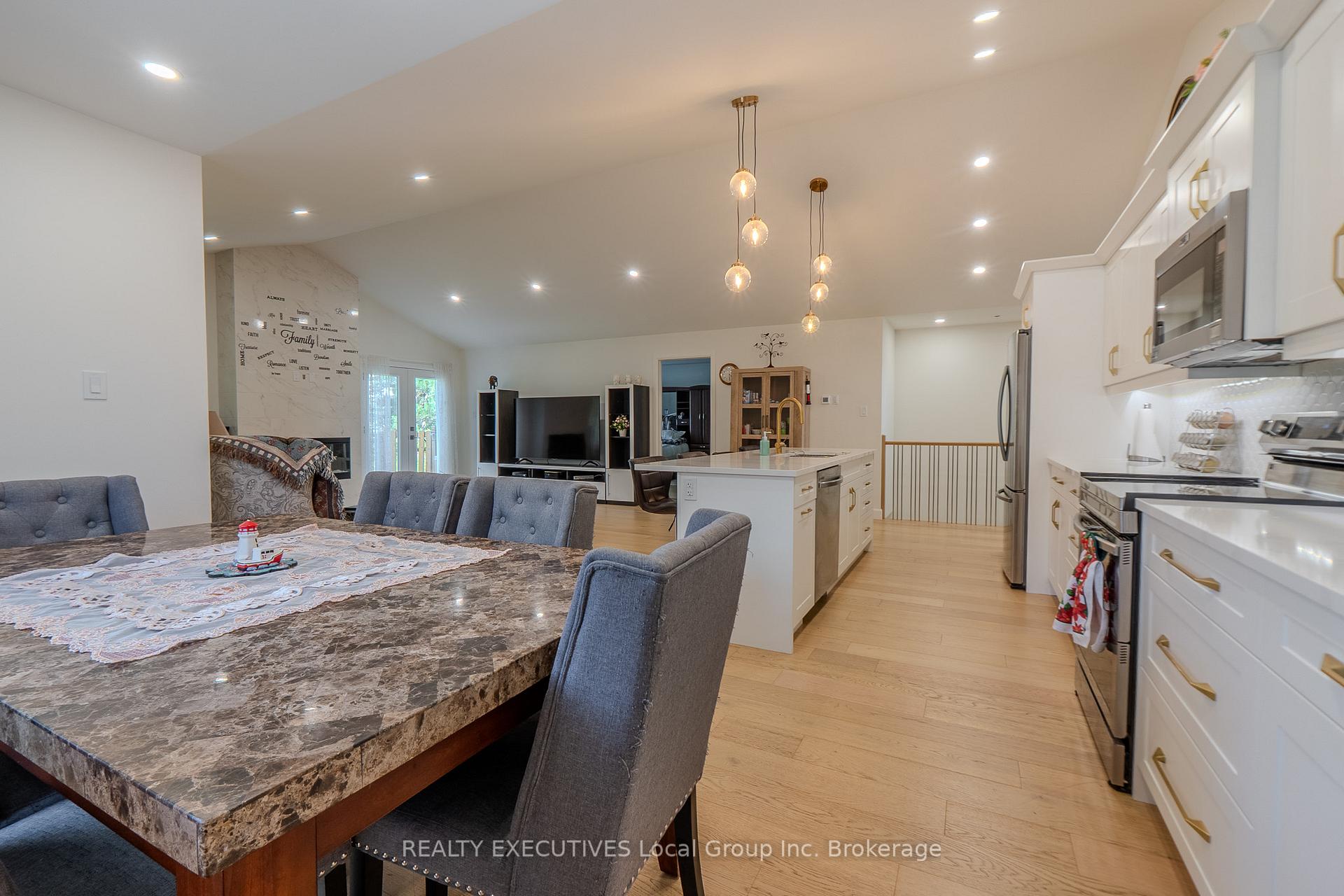 Photo 21 of 6 Silver Maple Lane, North Bay, Airport — HOMEH