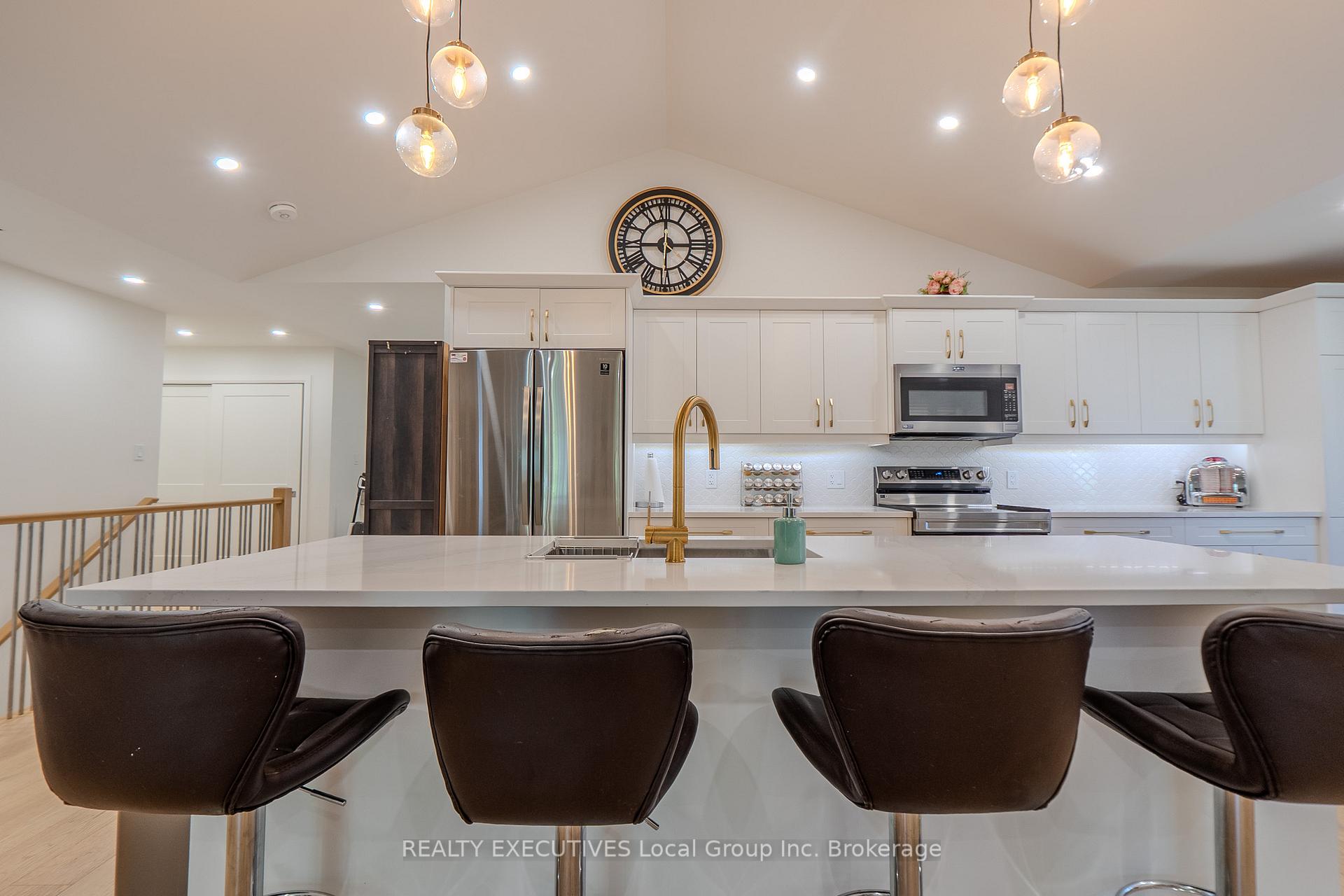Photo 22 of 6 Silver Maple Lane, North Bay, Airport — HOMEH