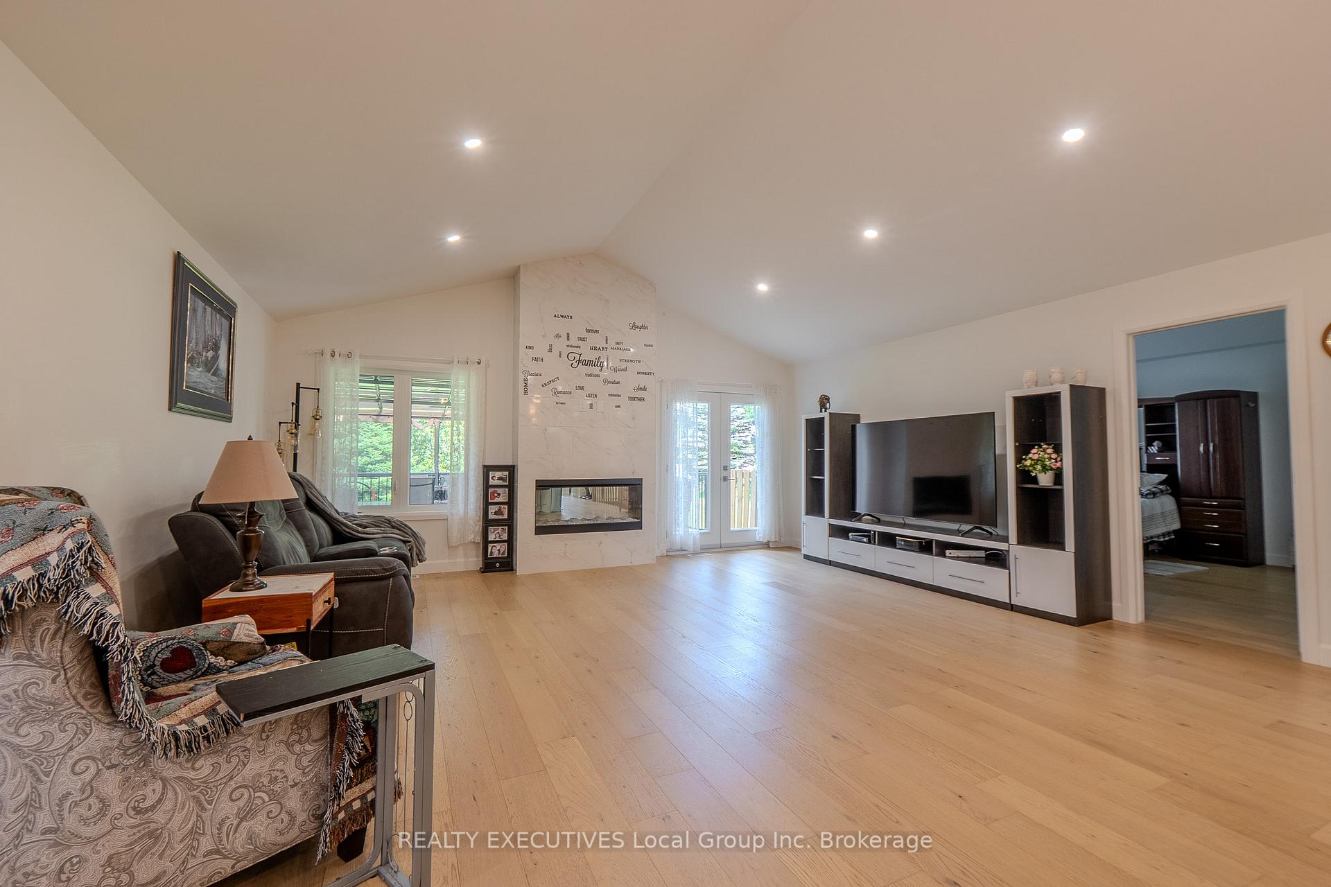 Photo 26 of 6 Silver Maple Lane, North Bay, Airport — HOMEH