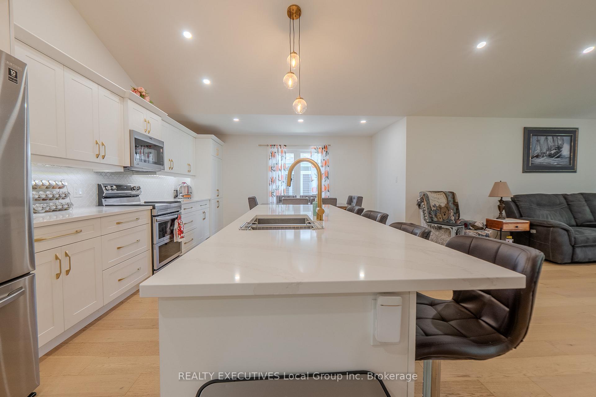 Photo 47 of 6 Silver Maple Lane, North Bay, Airport — HOMEH