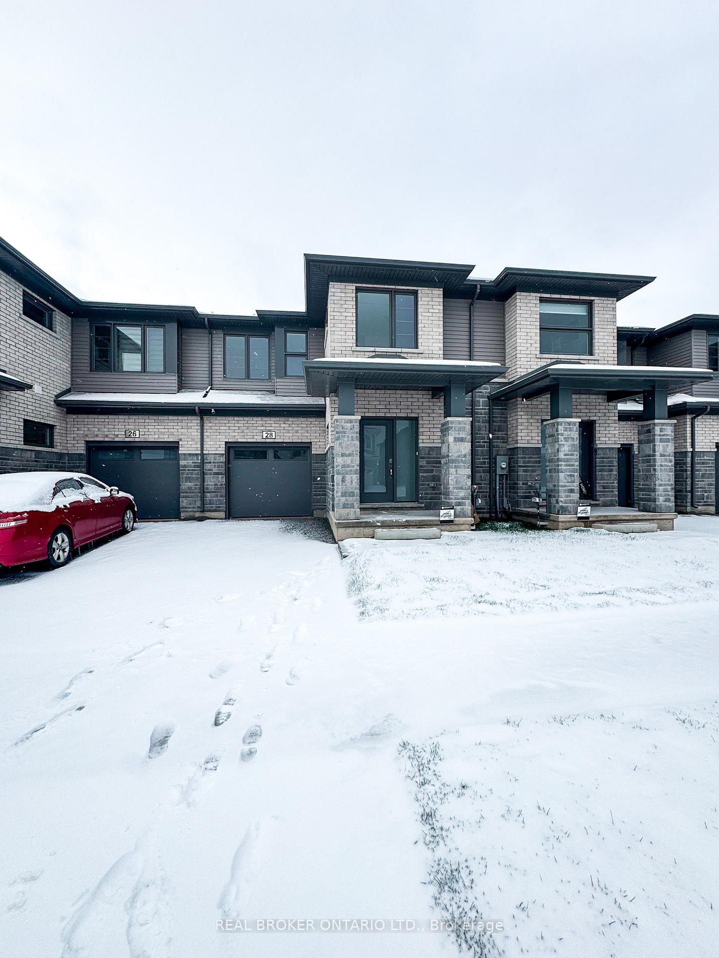 Photo 2 of 28 Samuel Avenue, Pelham, Fonthill — HOMEH