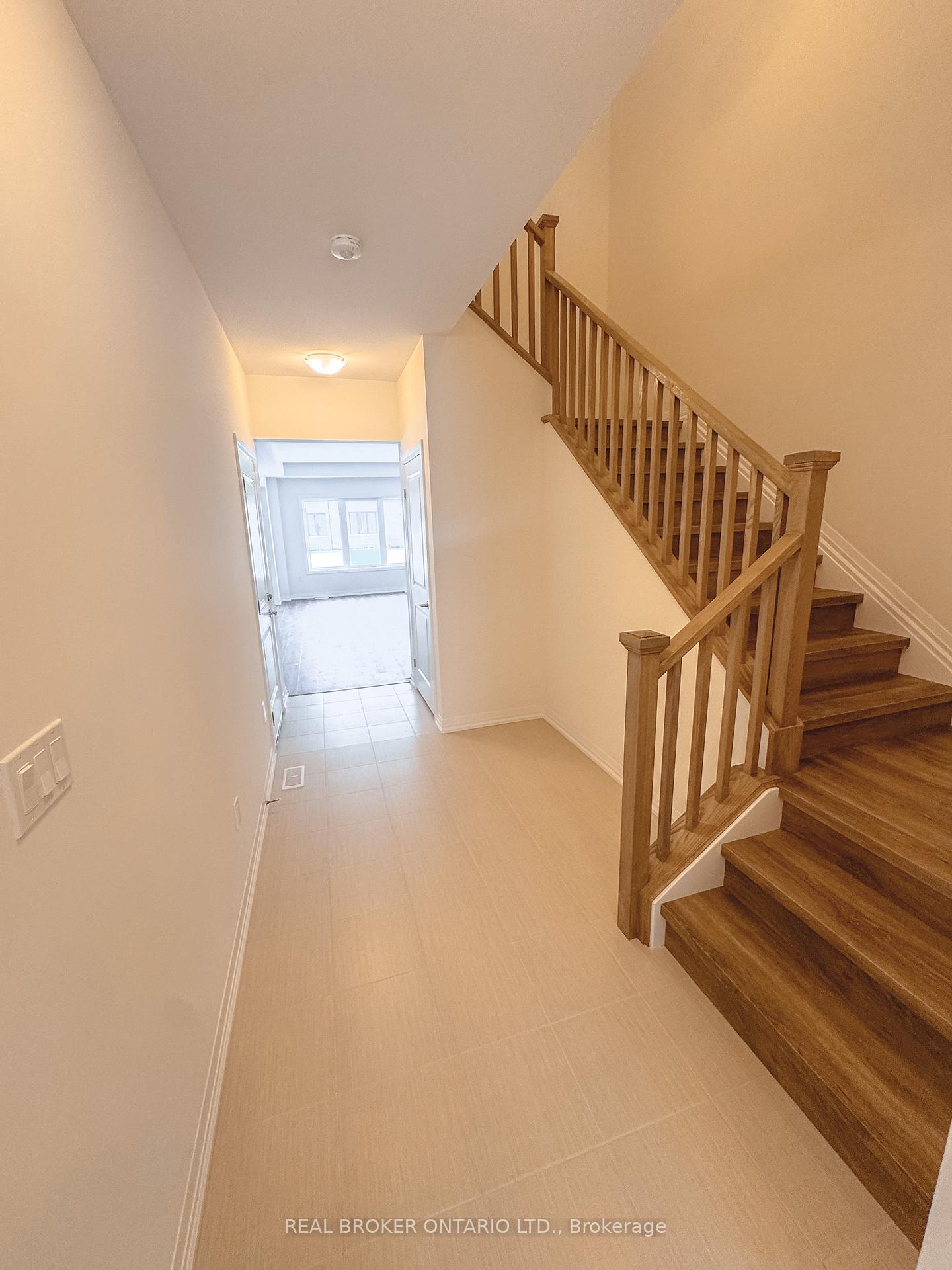 Photo 5 of 28 Samuel Avenue, Pelham, Fonthill — HOMEH