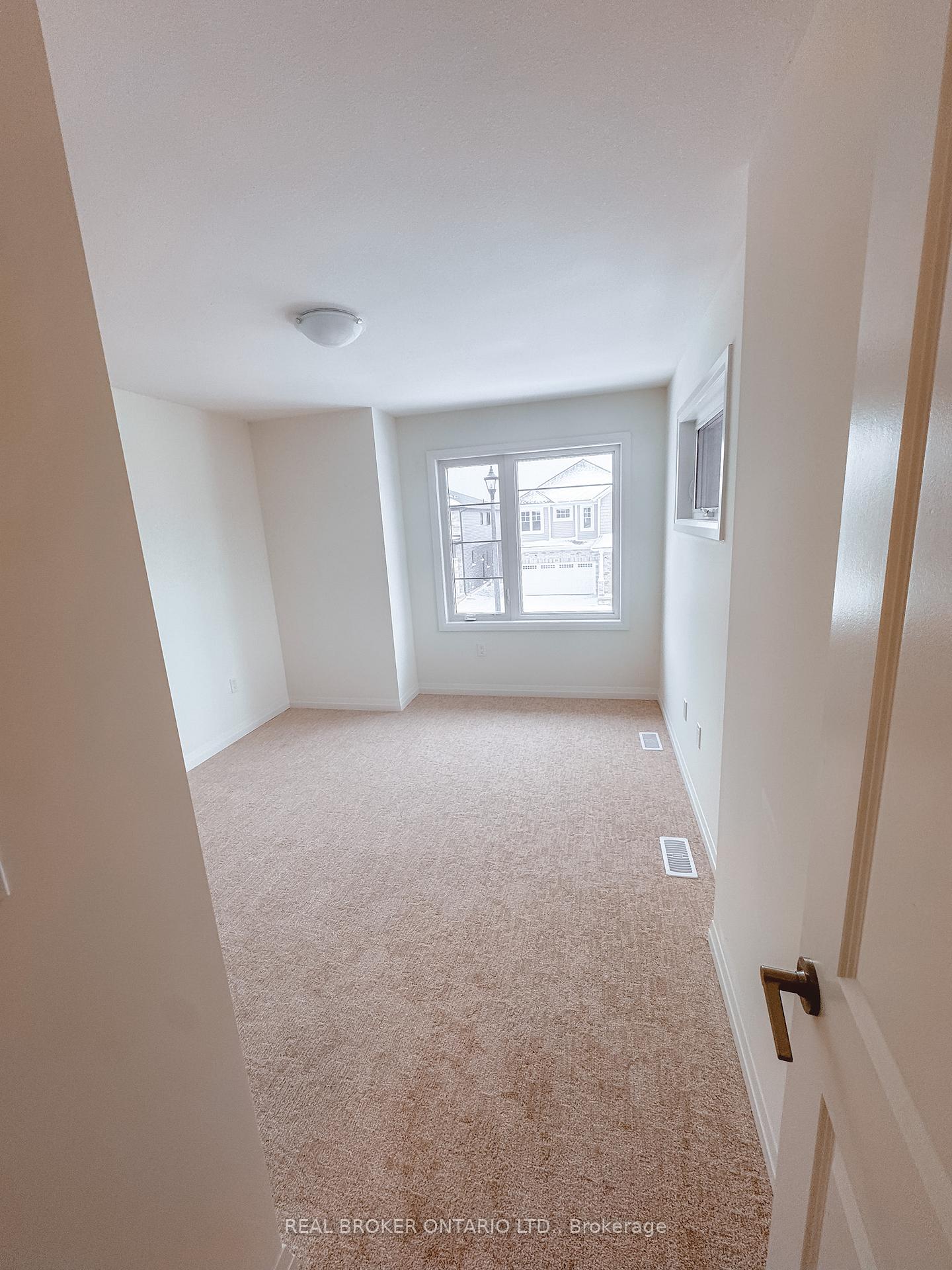 Photo 8 of 28 Samuel Avenue, Pelham, Fonthill — HOMEH