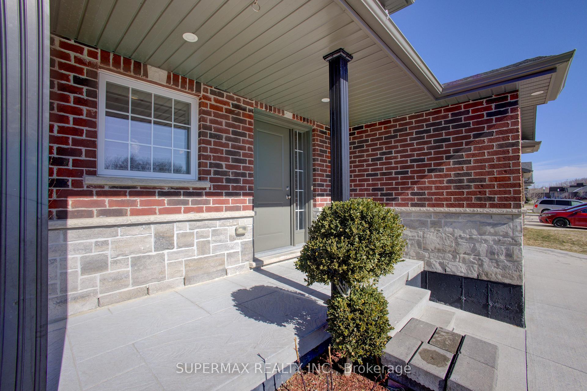 Photo 4 of 945 Reserve Avenue S, North Perth, Listowel — HOMEH