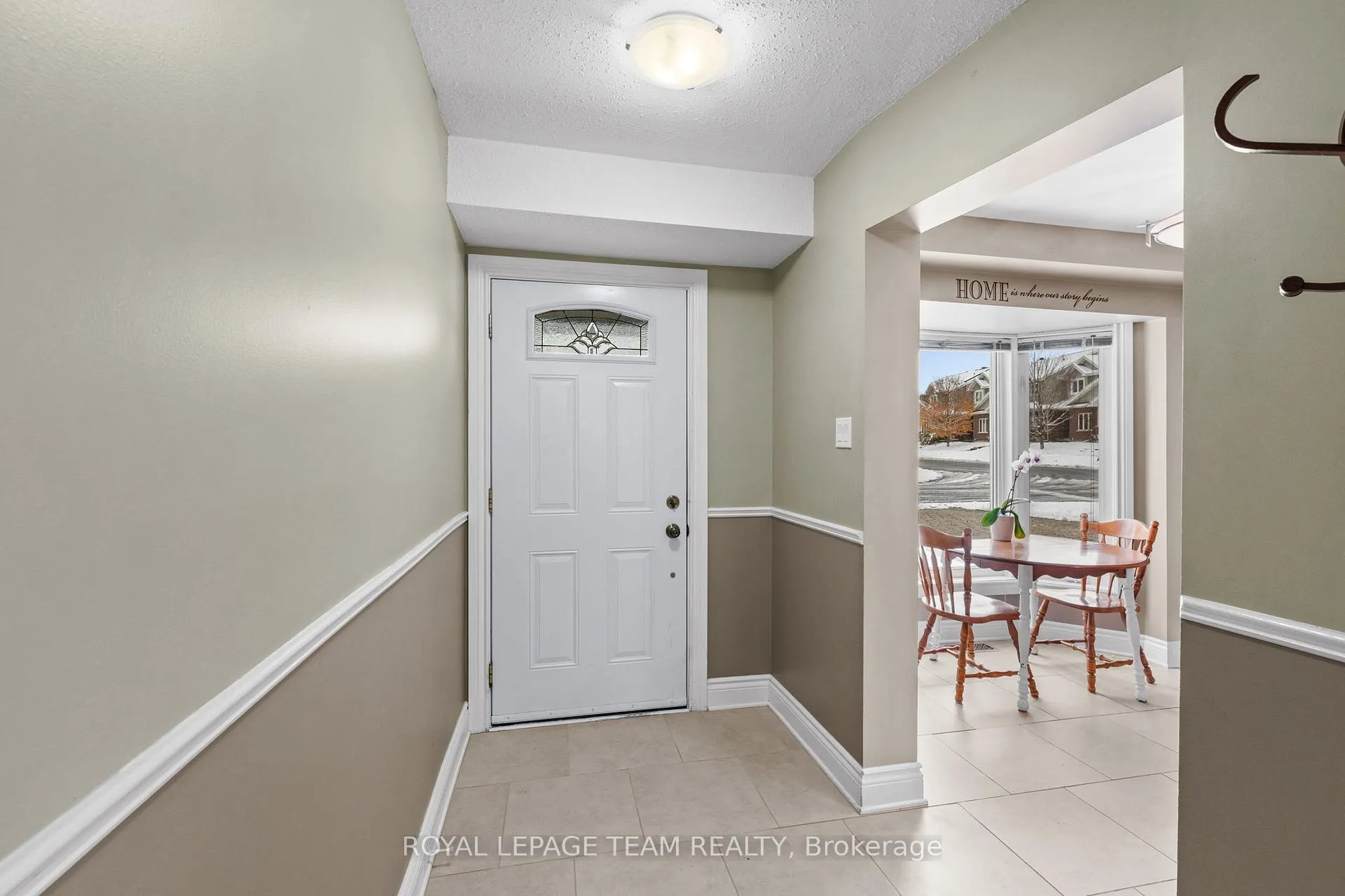 Photo 3 of 828 Kingfisher Crescent, Ottawa, Chatelaine Village — HOMEH