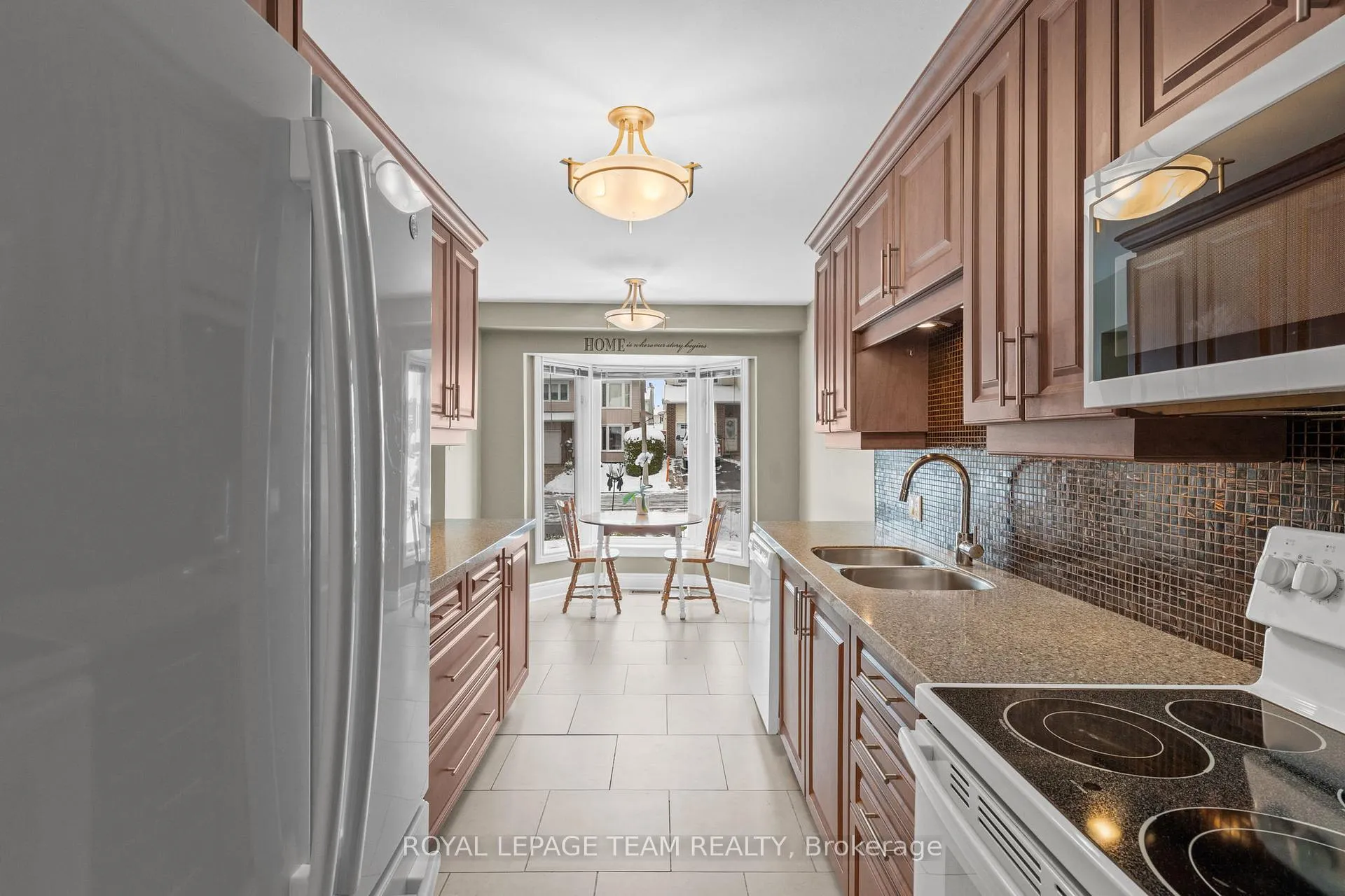 Photo 7 of 828 Kingfisher Crescent, Ottawa, Chatelaine Village — HOMEH