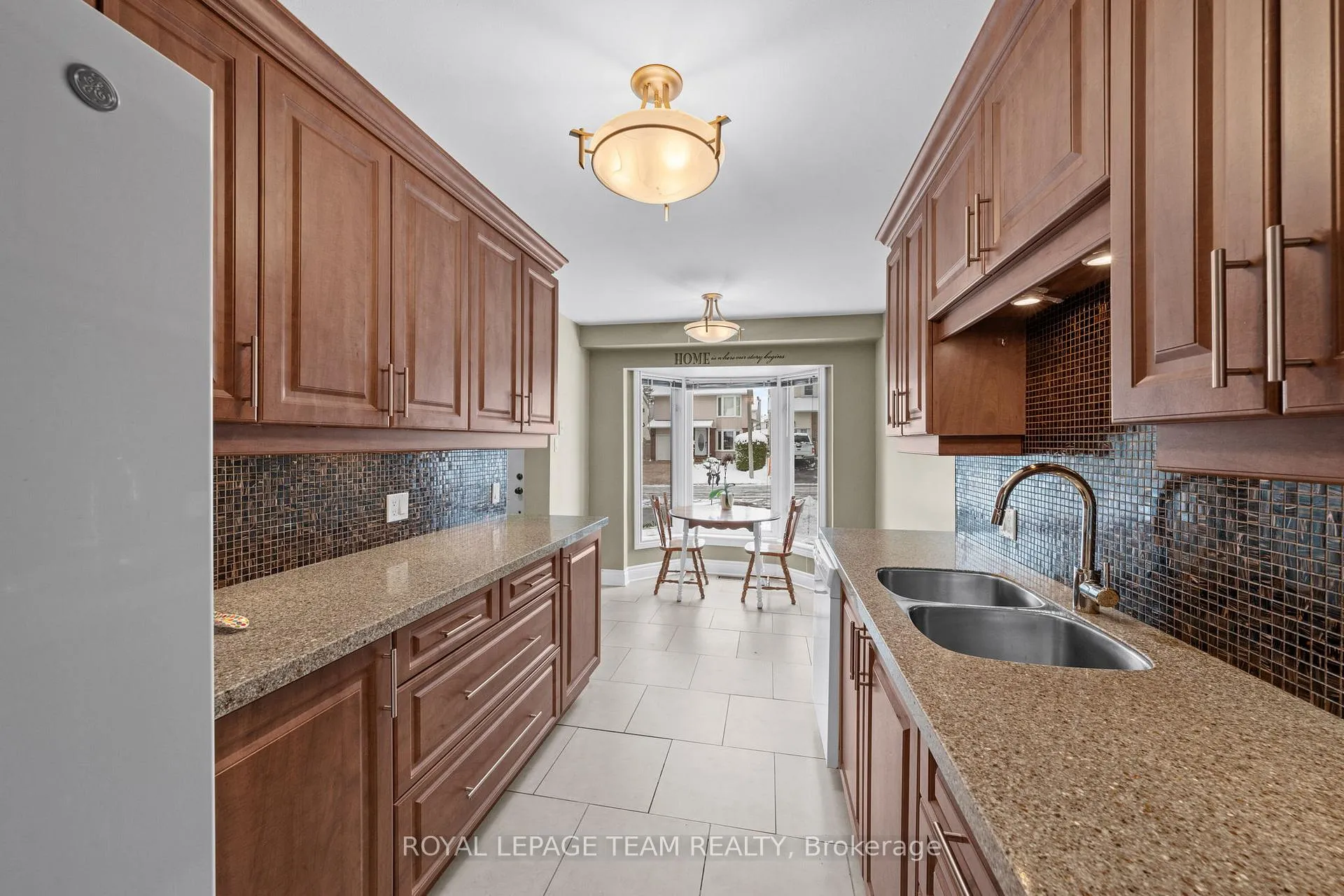 Photo 8 of 828 Kingfisher Crescent, Ottawa, Chatelaine Village — HOMEH