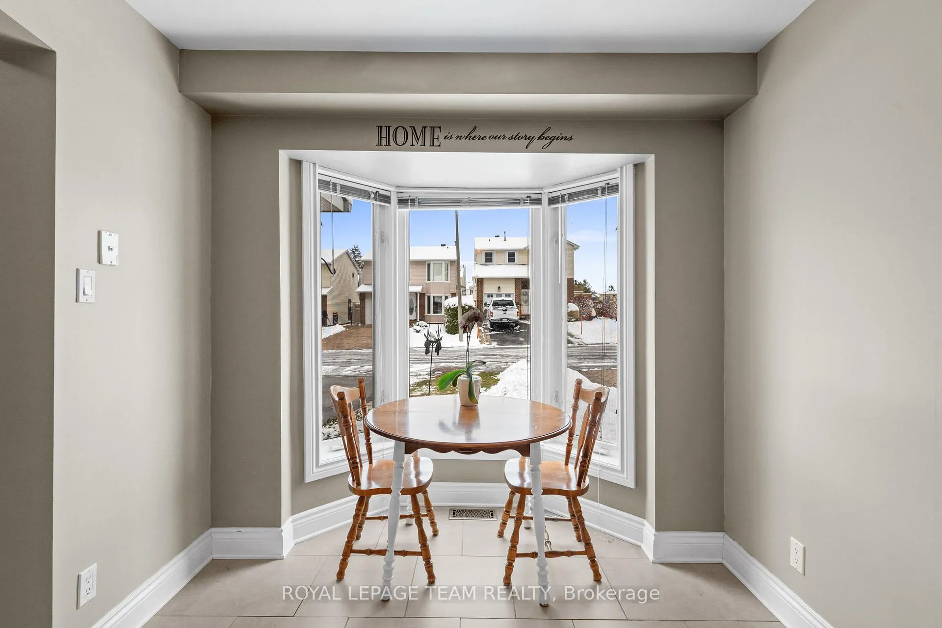 Photo 9 of 828 Kingfisher Crescent, Ottawa, Chatelaine Village — HOMEH