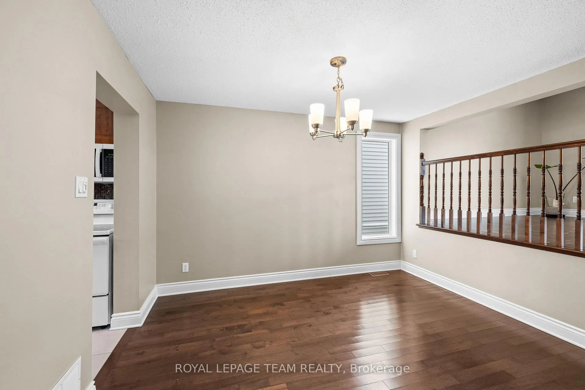 Photo 12 of 828 Kingfisher Crescent, Ottawa, Chatelaine Village — HOMEH