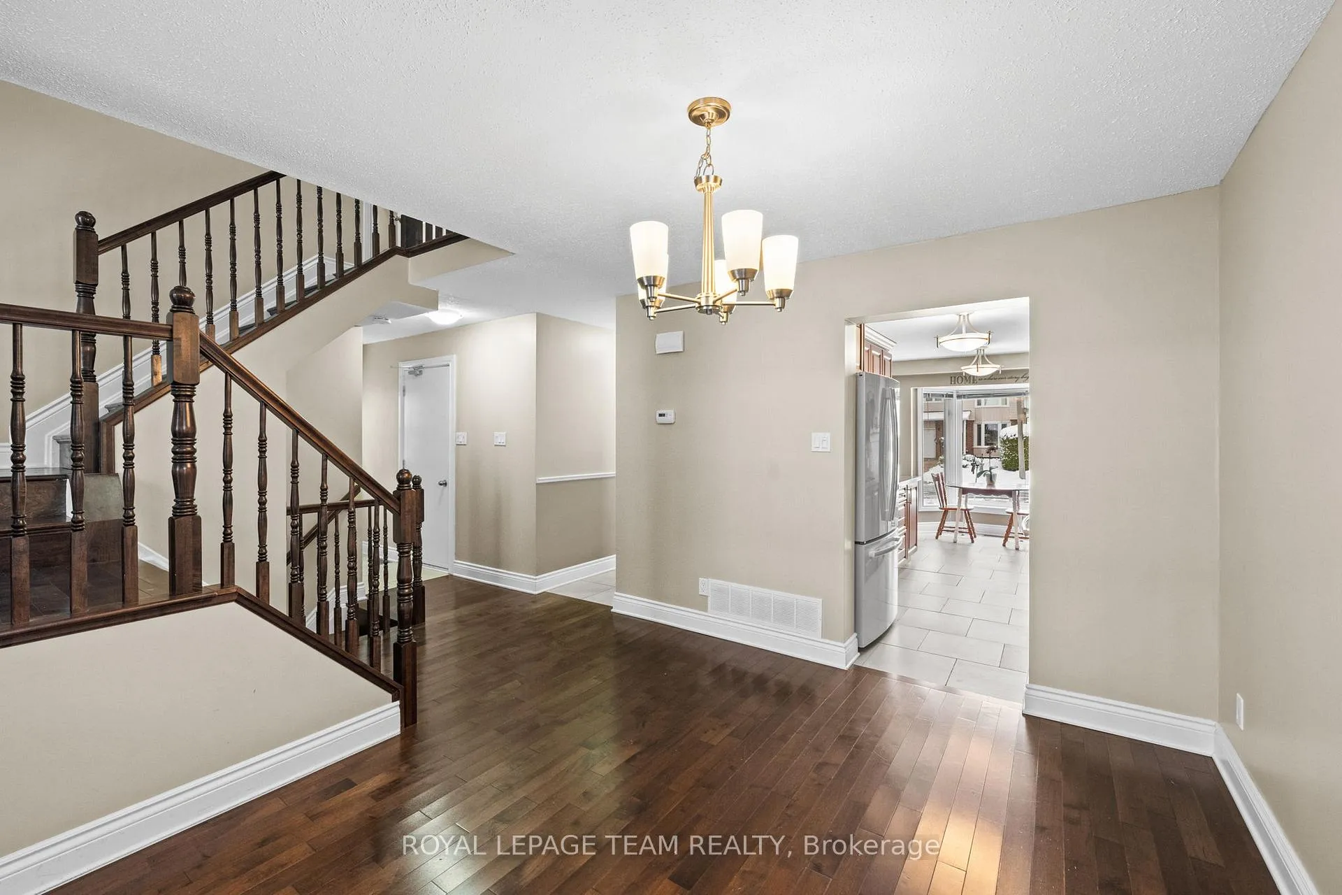 Photo 13 of 828 Kingfisher Crescent, Ottawa, Chatelaine Village — HOMEH