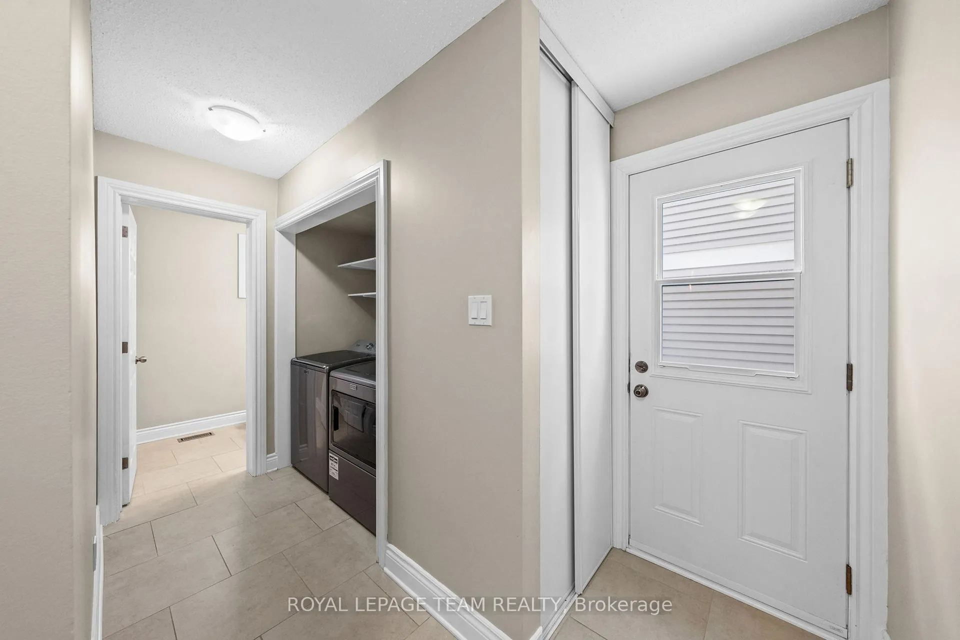 Photo 15 of 828 Kingfisher Crescent, Ottawa, Chatelaine Village — HOMEH