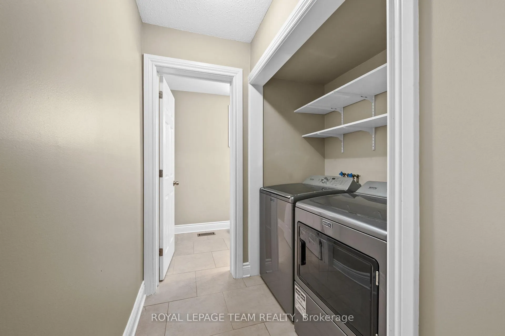 Photo 16 of 828 Kingfisher Crescent, Ottawa, Chatelaine Village — HOMEH