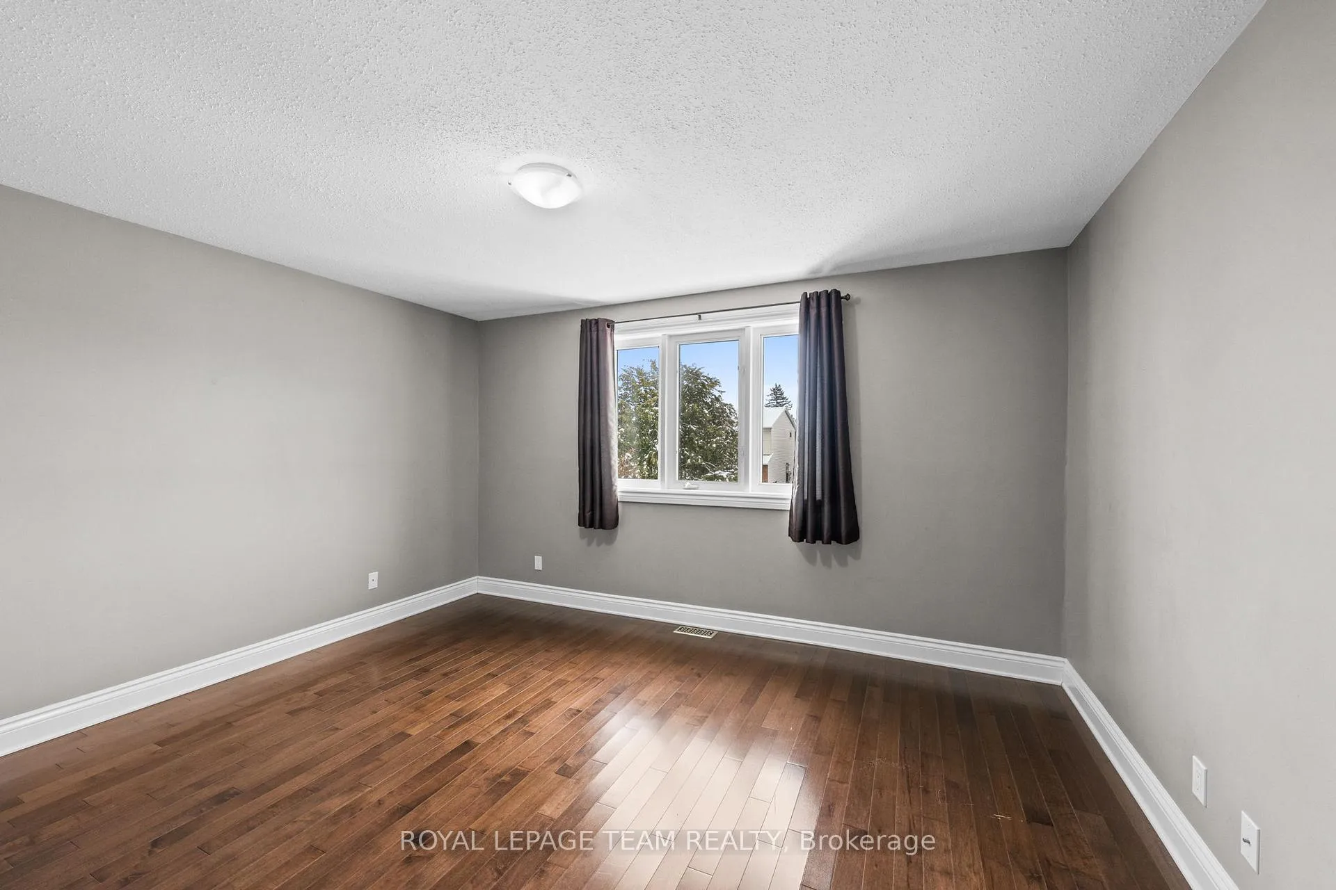Photo 25 of 828 Kingfisher Crescent, Ottawa, Chatelaine Village — HOMEH
