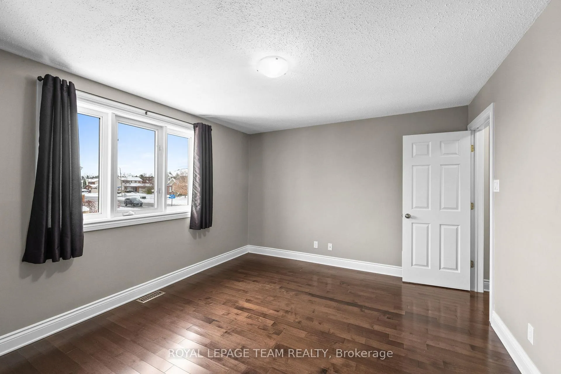 Photo 27 of 828 Kingfisher Crescent, Ottawa, Chatelaine Village — HOMEH