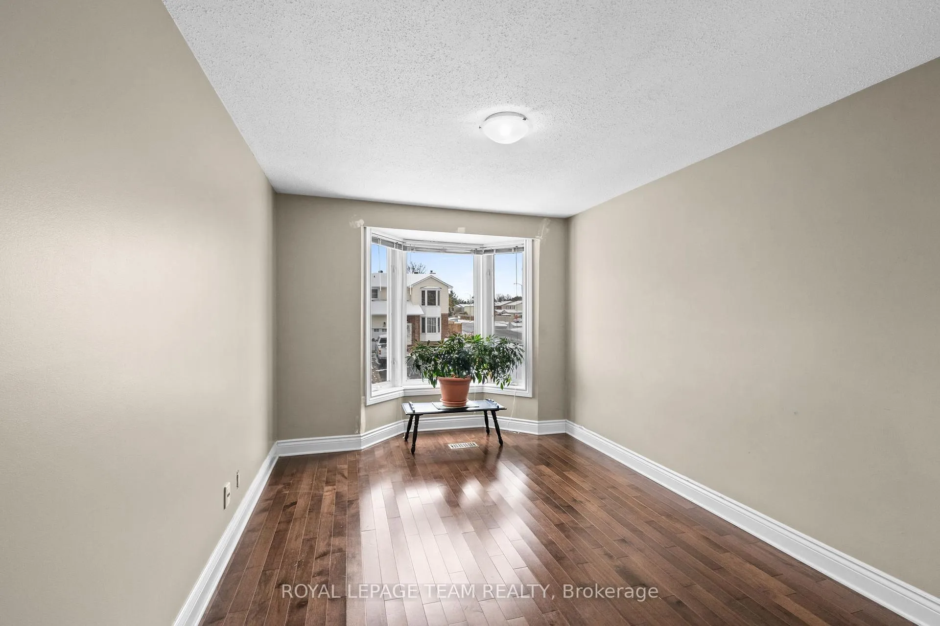 Photo 29 of 828 Kingfisher Crescent, Ottawa, Chatelaine Village — HOMEH