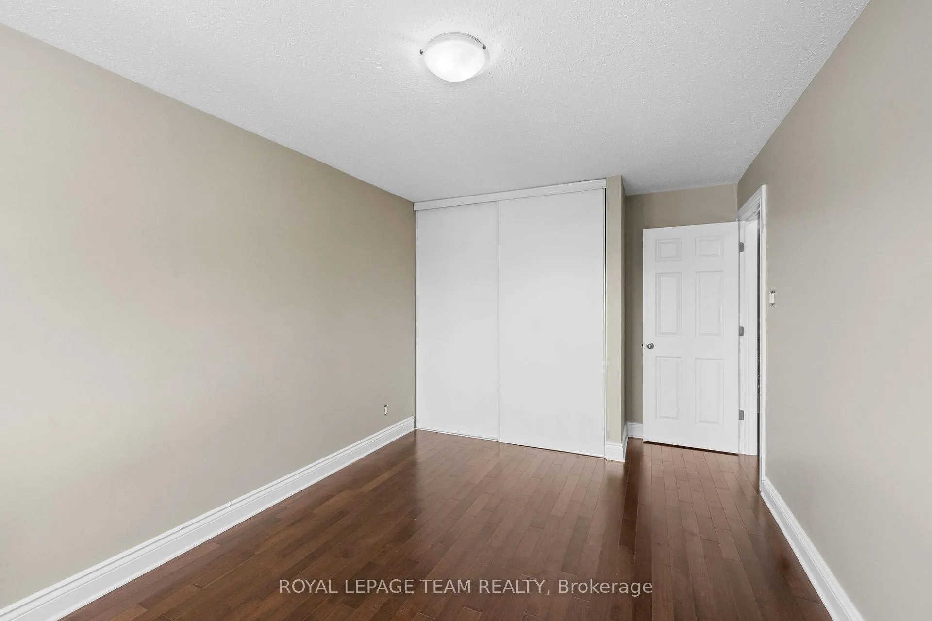 Photo 30 of 828 Kingfisher Crescent, Ottawa, Chatelaine Village — HOMEH