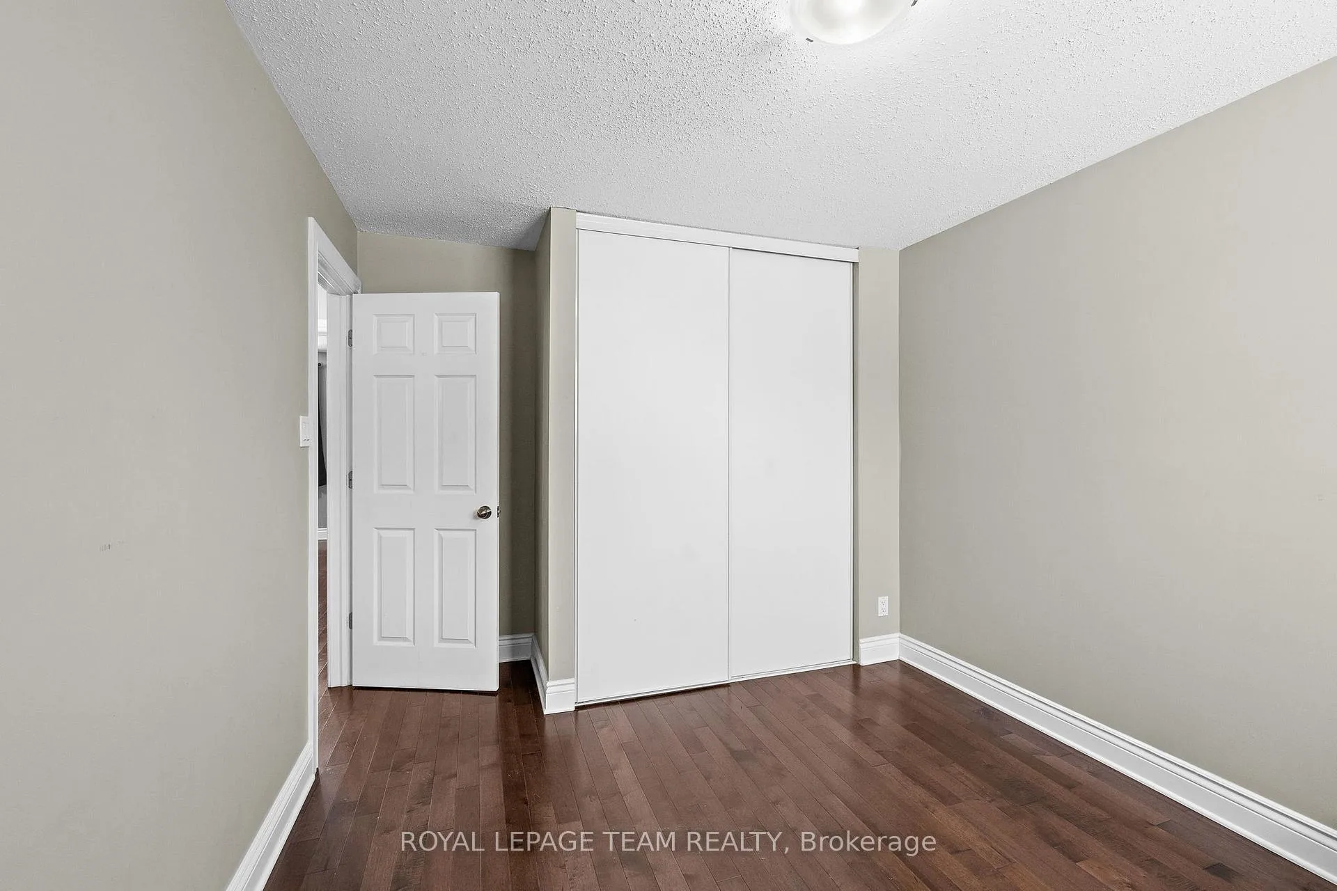 Photo 32 of 828 Kingfisher Crescent, Ottawa, Chatelaine Village — HOMEH