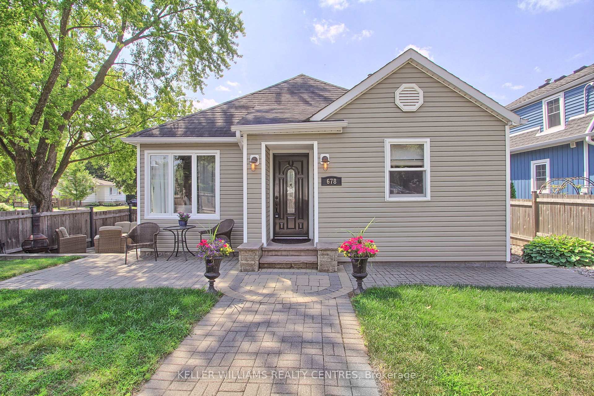 Photo 2 of 678 Crescent Road, Newmarket, Gorham-College Manor — HOMEH