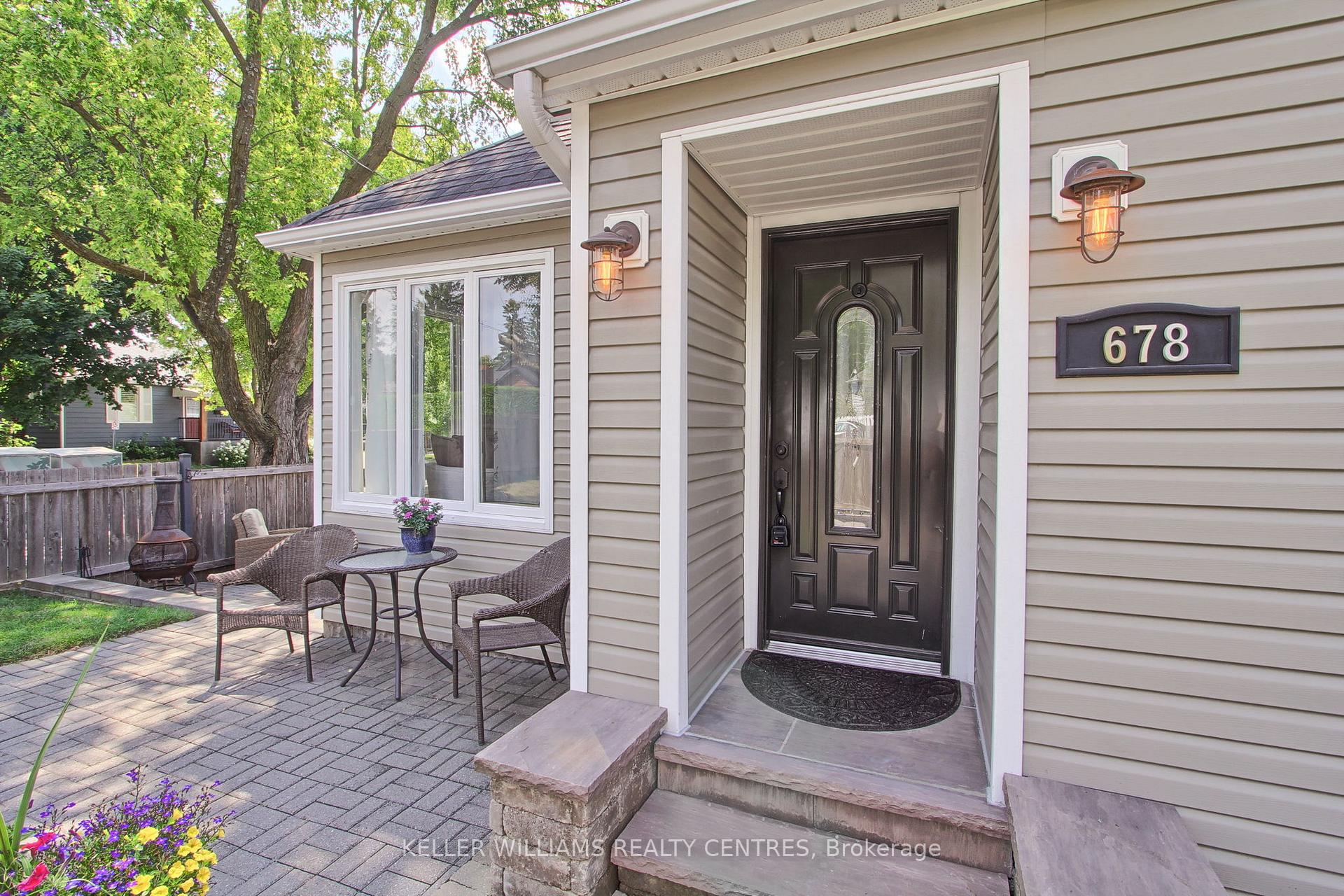 Photo 3 of 678 Crescent Road, Newmarket, Gorham-College Manor — HOMEH