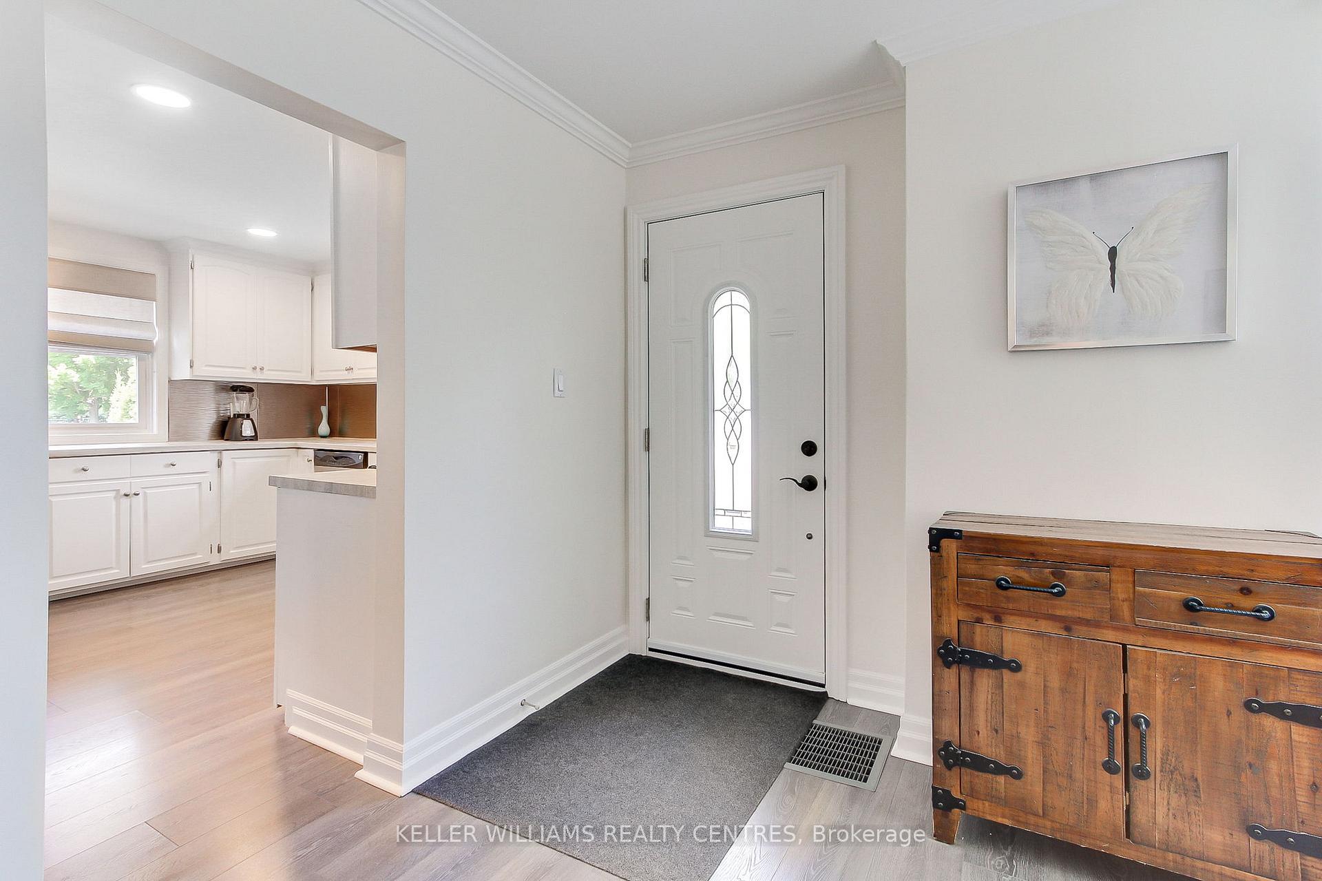 Photo 4 of 678 Crescent Road, Newmarket, Gorham-College Manor — HOMEH