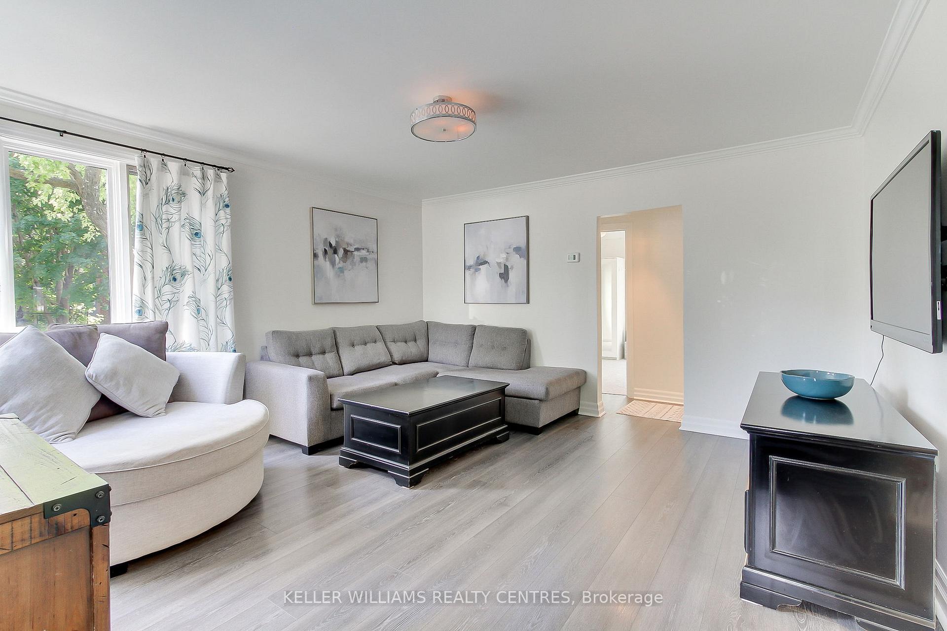Photo 5 of 678 Crescent Road, Newmarket, Gorham-College Manor — HOMEH
