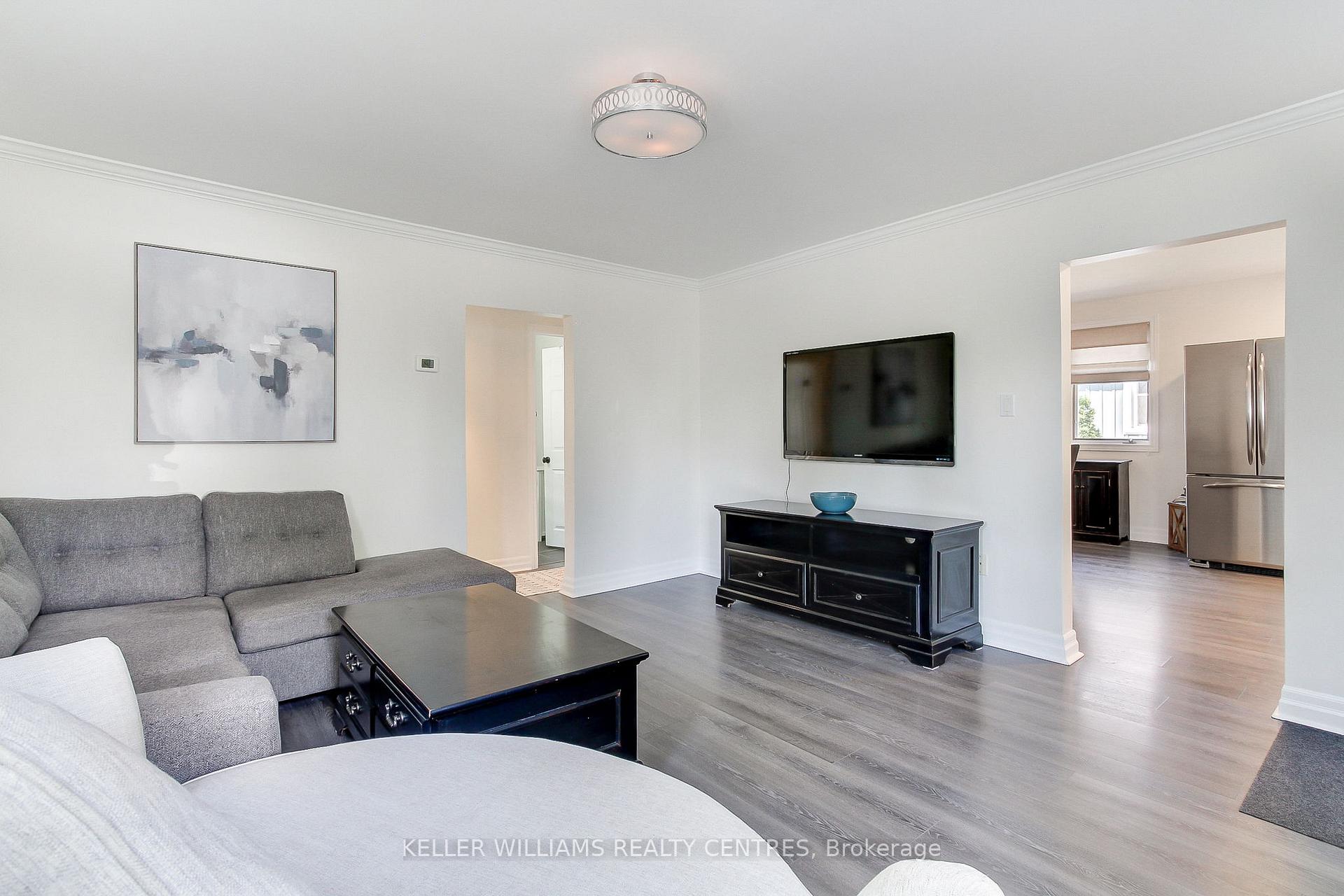 Photo 7 of 678 Crescent Road, Newmarket, Gorham-College Manor — HOMEH
