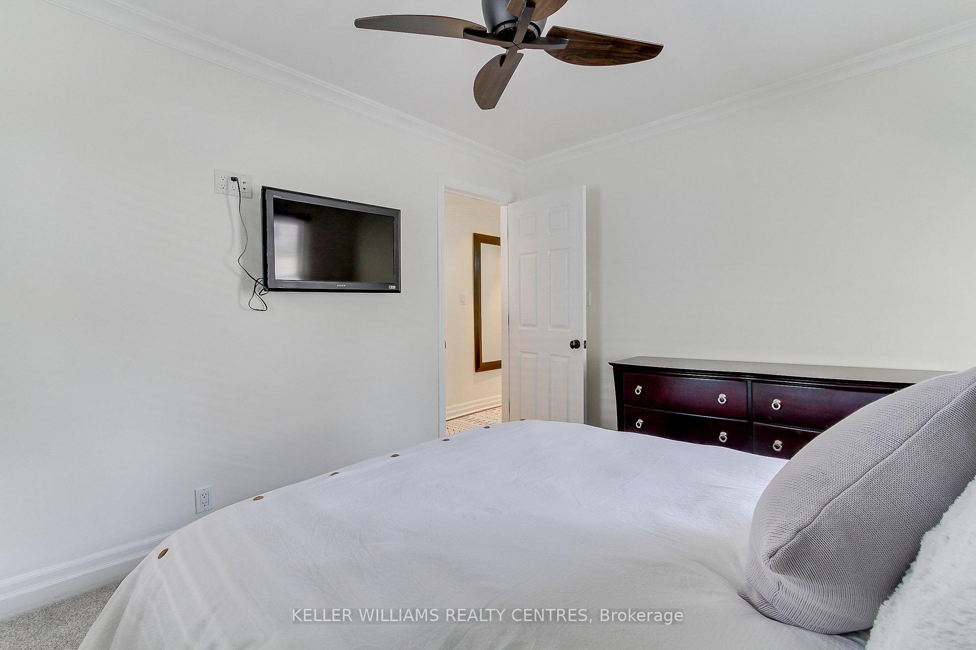 Photo 15 of 678 Crescent Road, Newmarket, Gorham-College Manor — HOMEH