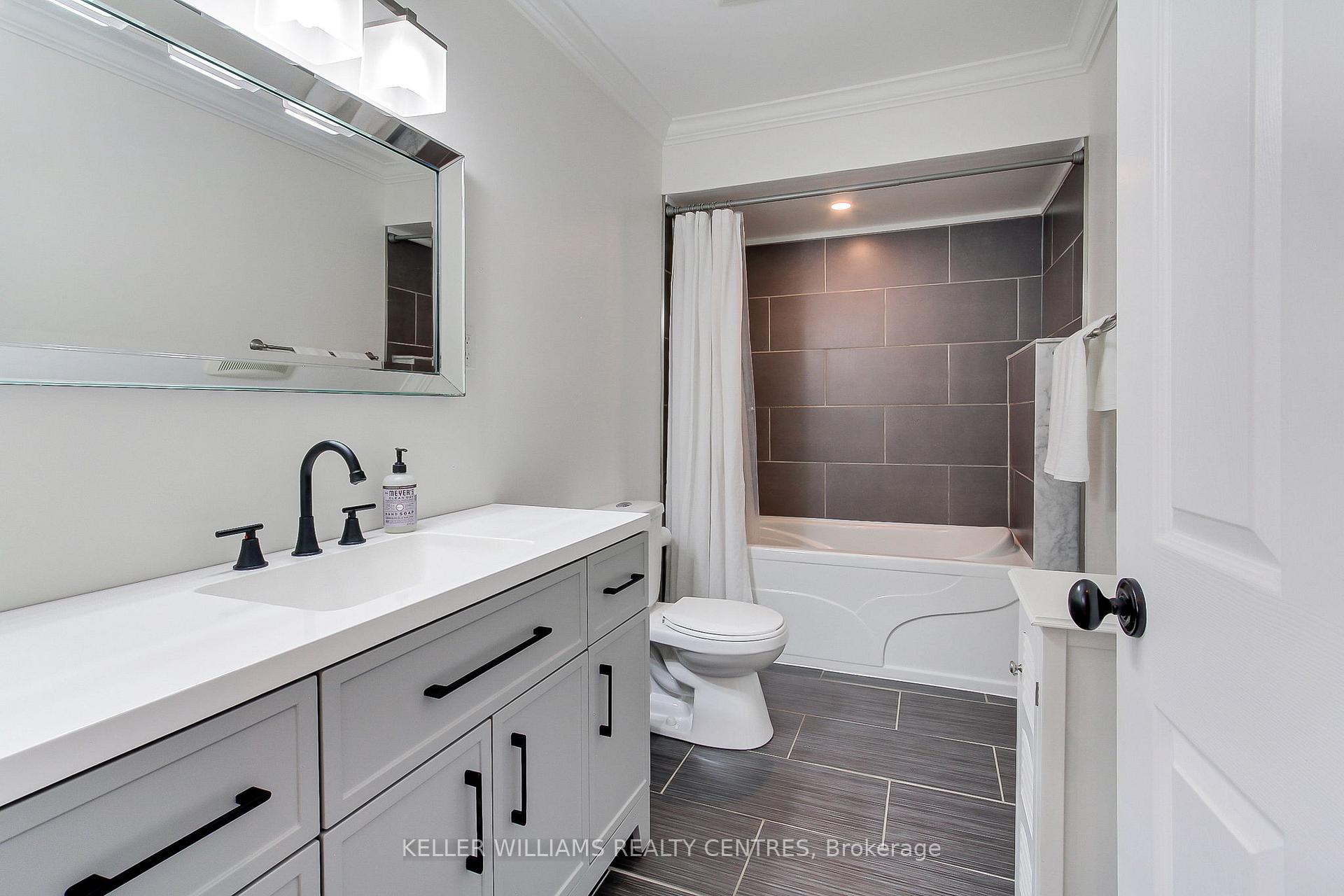 Photo 18 of 678 Crescent Road, Newmarket, Gorham-College Manor — HOMEH