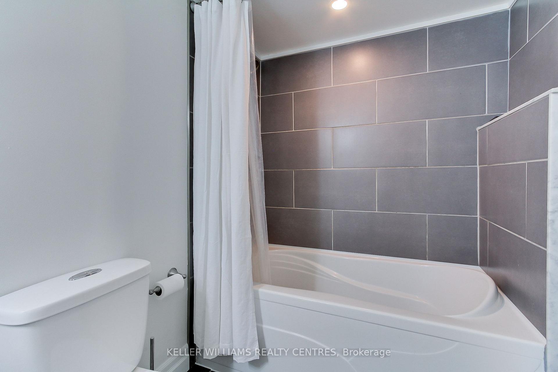 Photo 19 of 678 Crescent Road, Newmarket, Gorham-College Manor — HOMEH