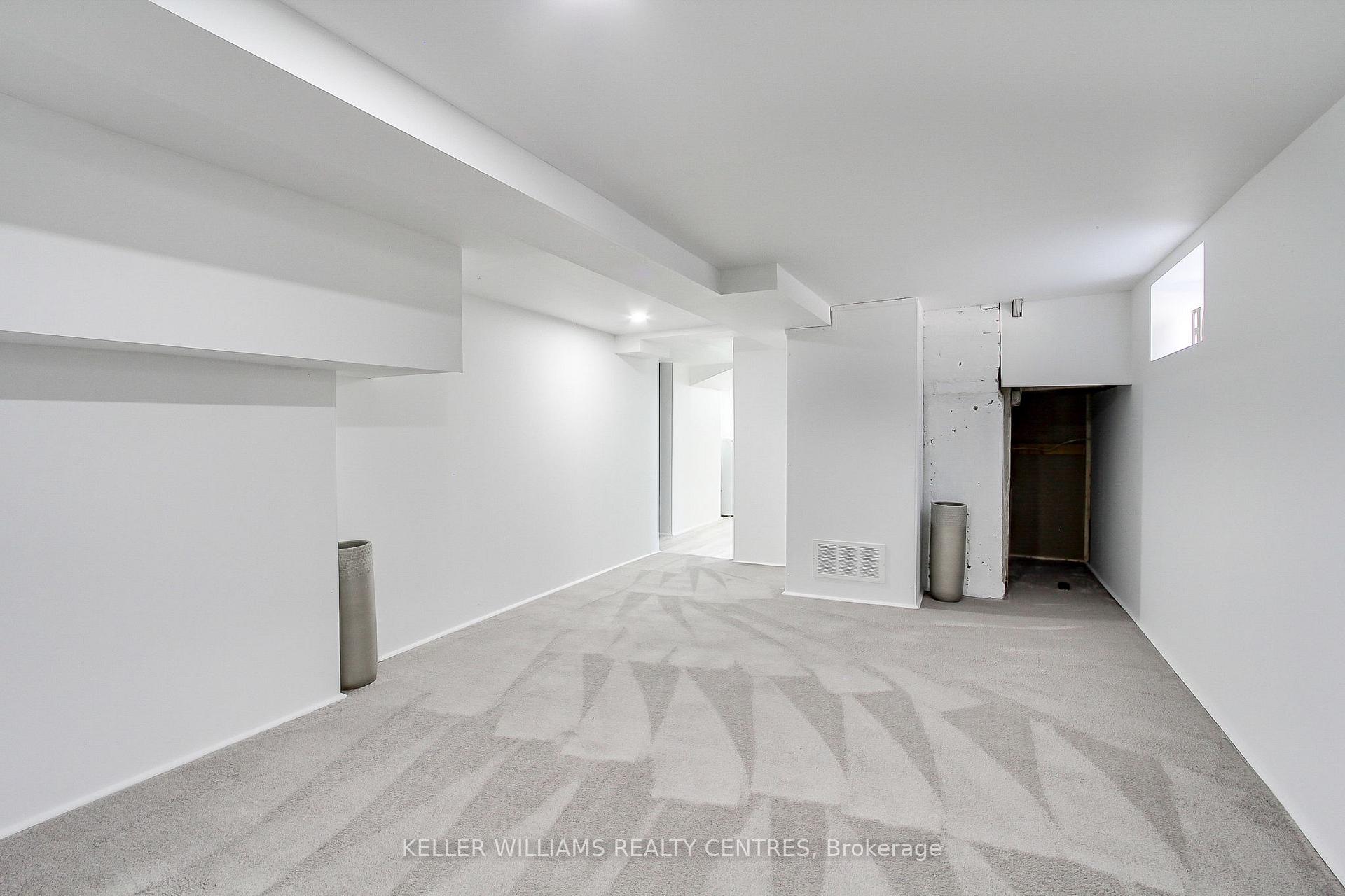 Photo 23 of 678 Crescent Road, Newmarket, Gorham-College Manor — HOMEH