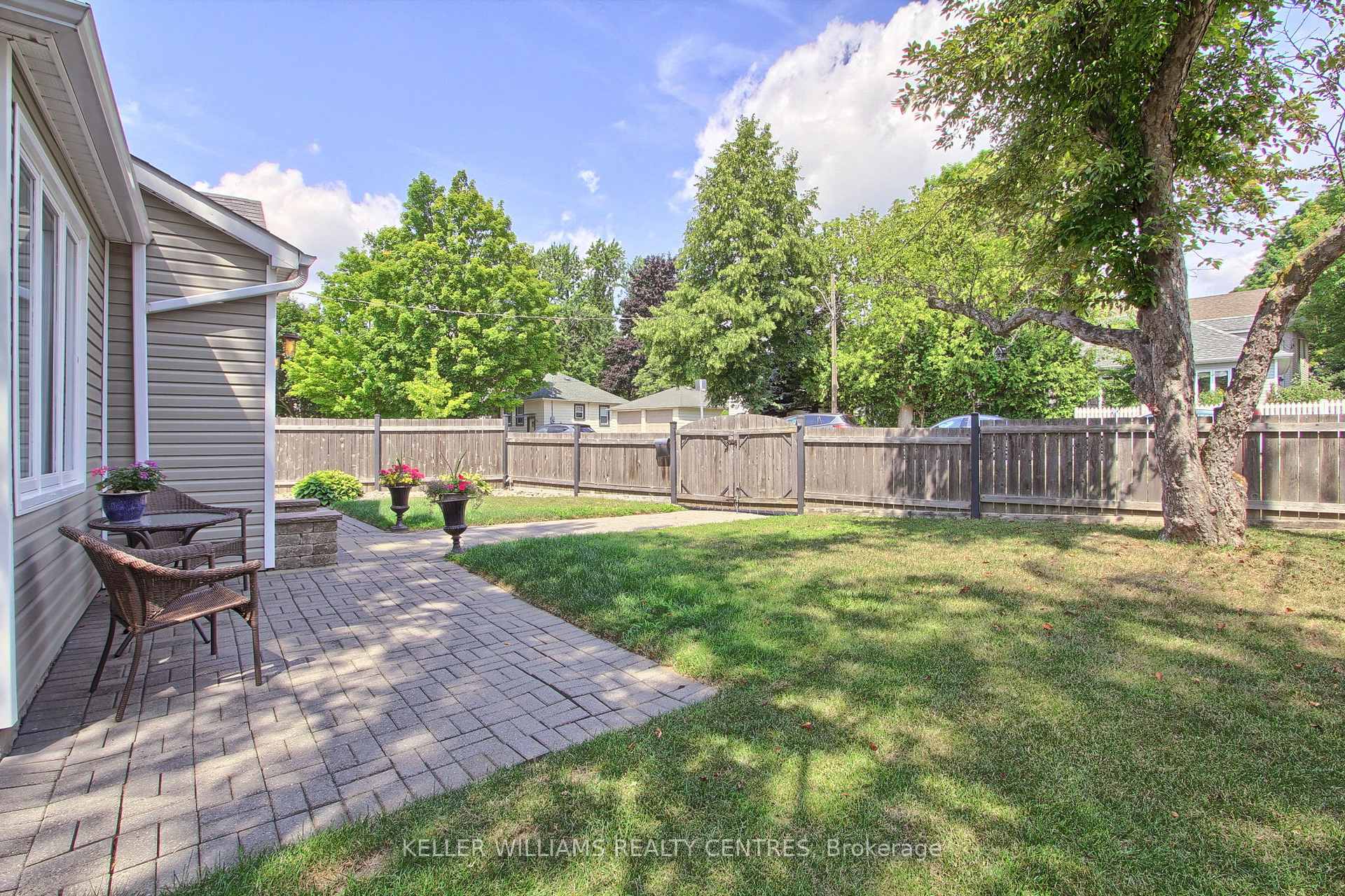 Photo 30 of 678 Crescent Road, Newmarket, Gorham-College Manor — HOMEH