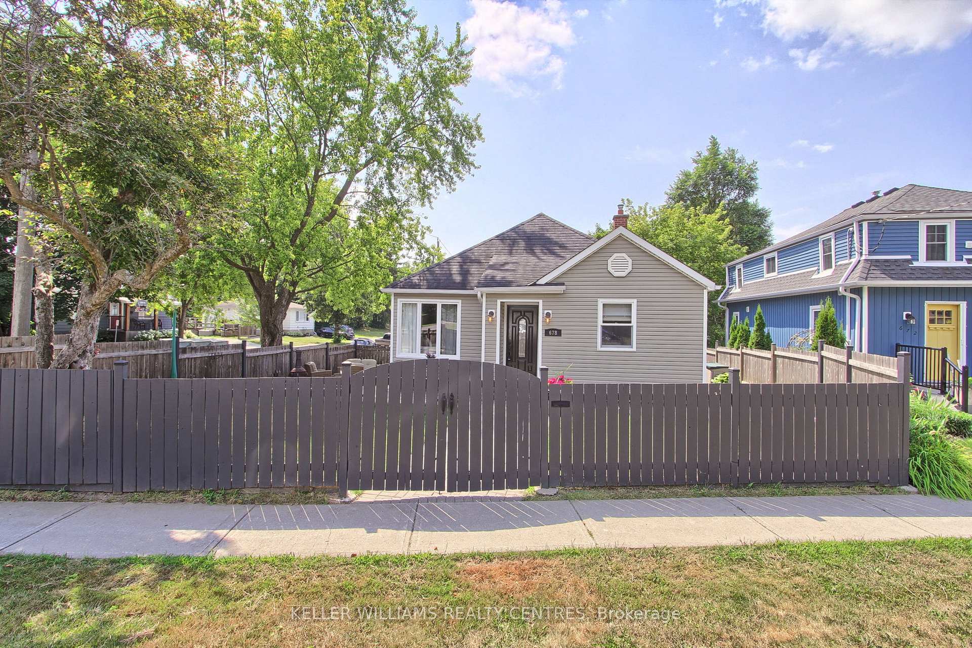 Photo 31 of 678 Crescent Road, Newmarket, Gorham-College Manor — HOMEH