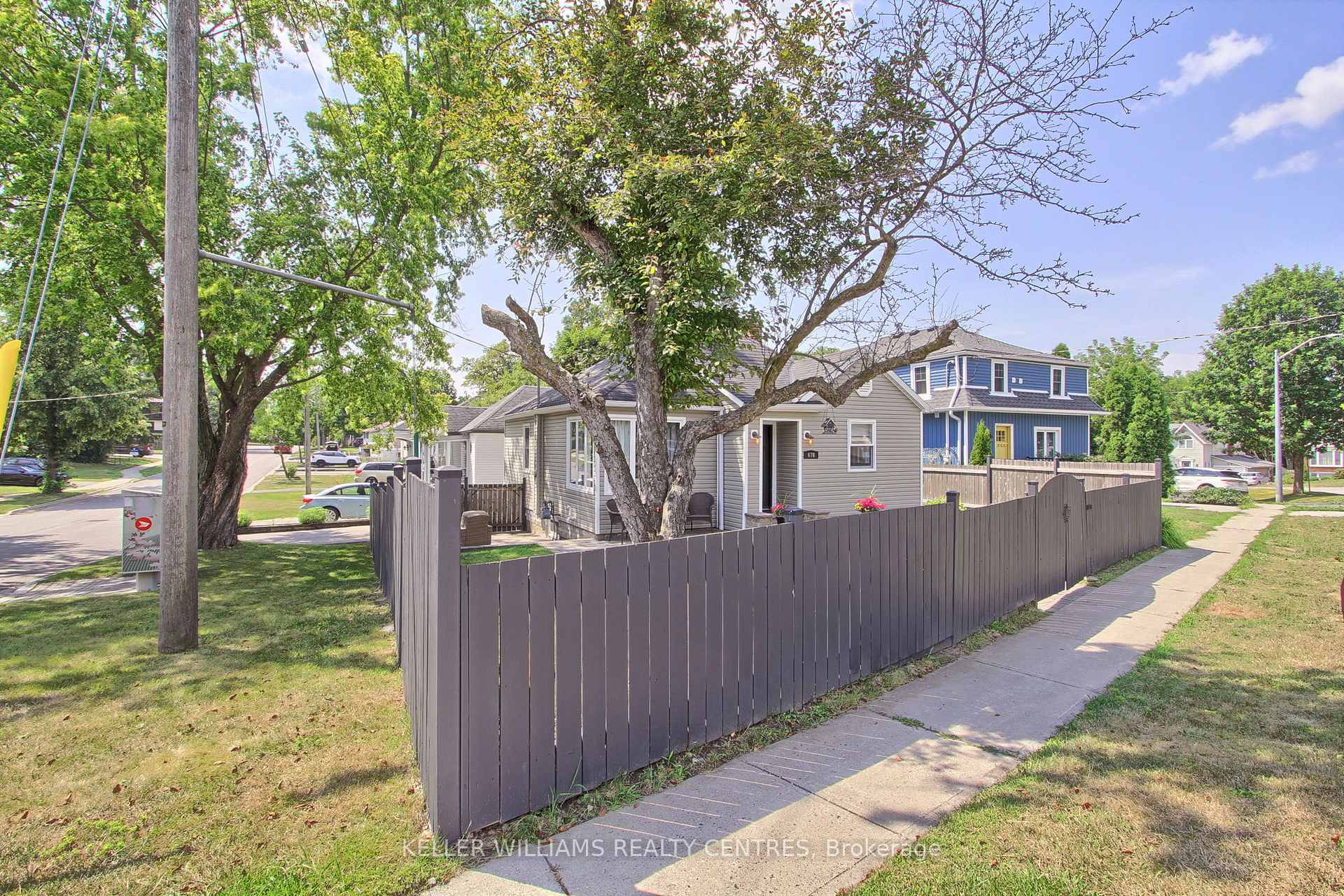 Photo 32 of 678 Crescent Road, Newmarket, Gorham-College Manor — HOMEH