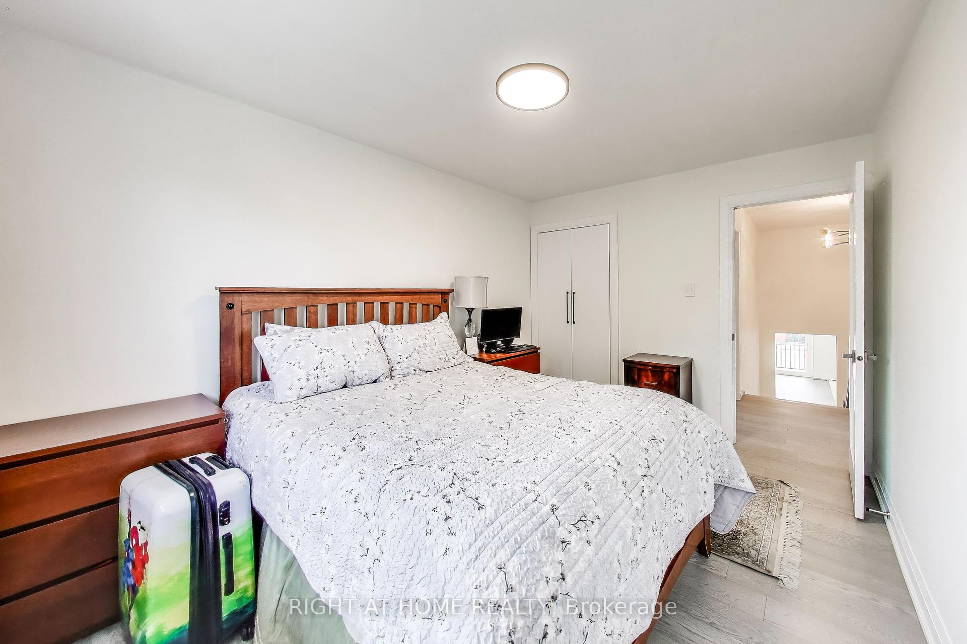 Photo 13 of 494 Meadows Boulevard, Mississauga, Rathwood — HOMEH