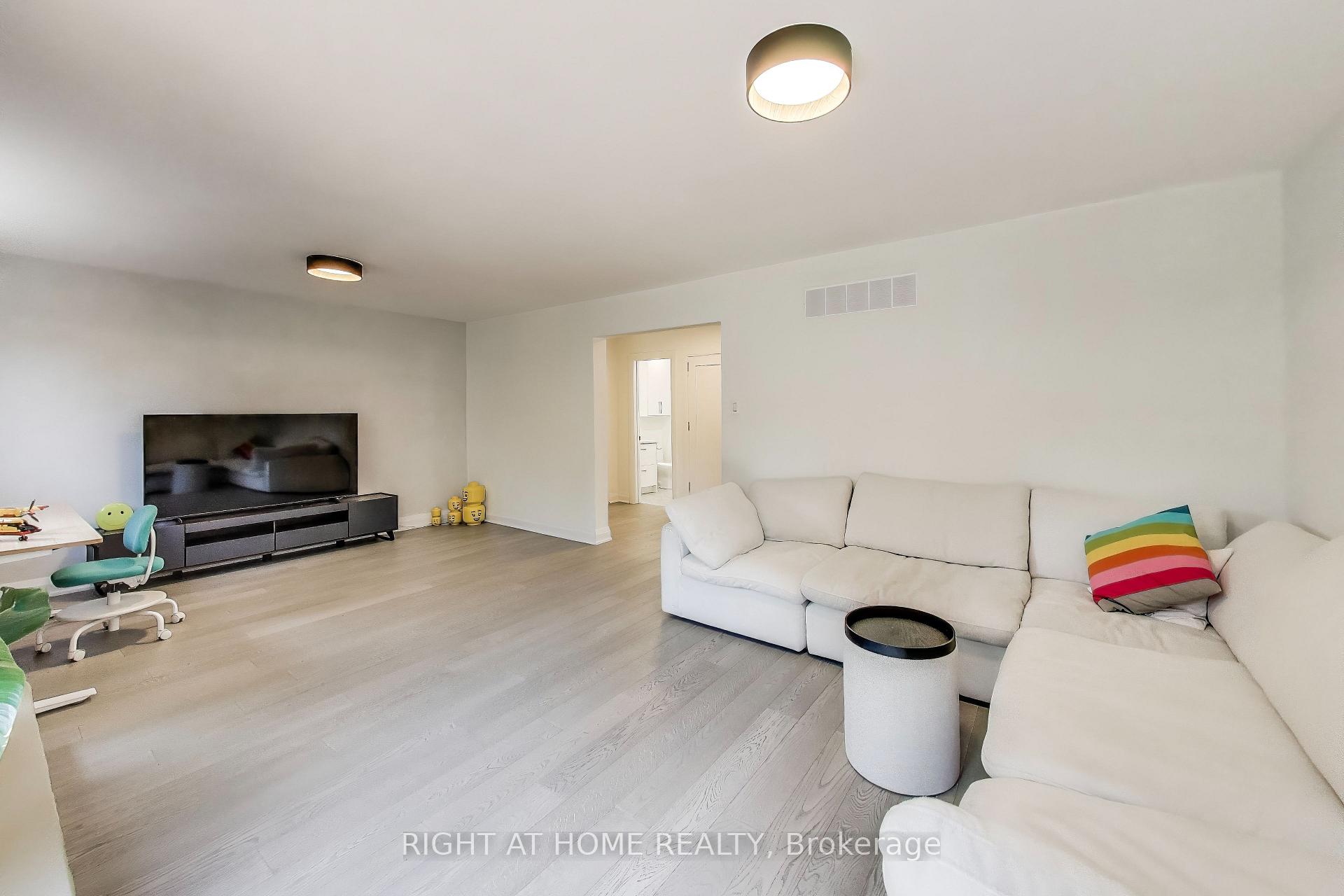 Photo 18 of 494 Meadows Boulevard, Mississauga, Rathwood — HOMEH