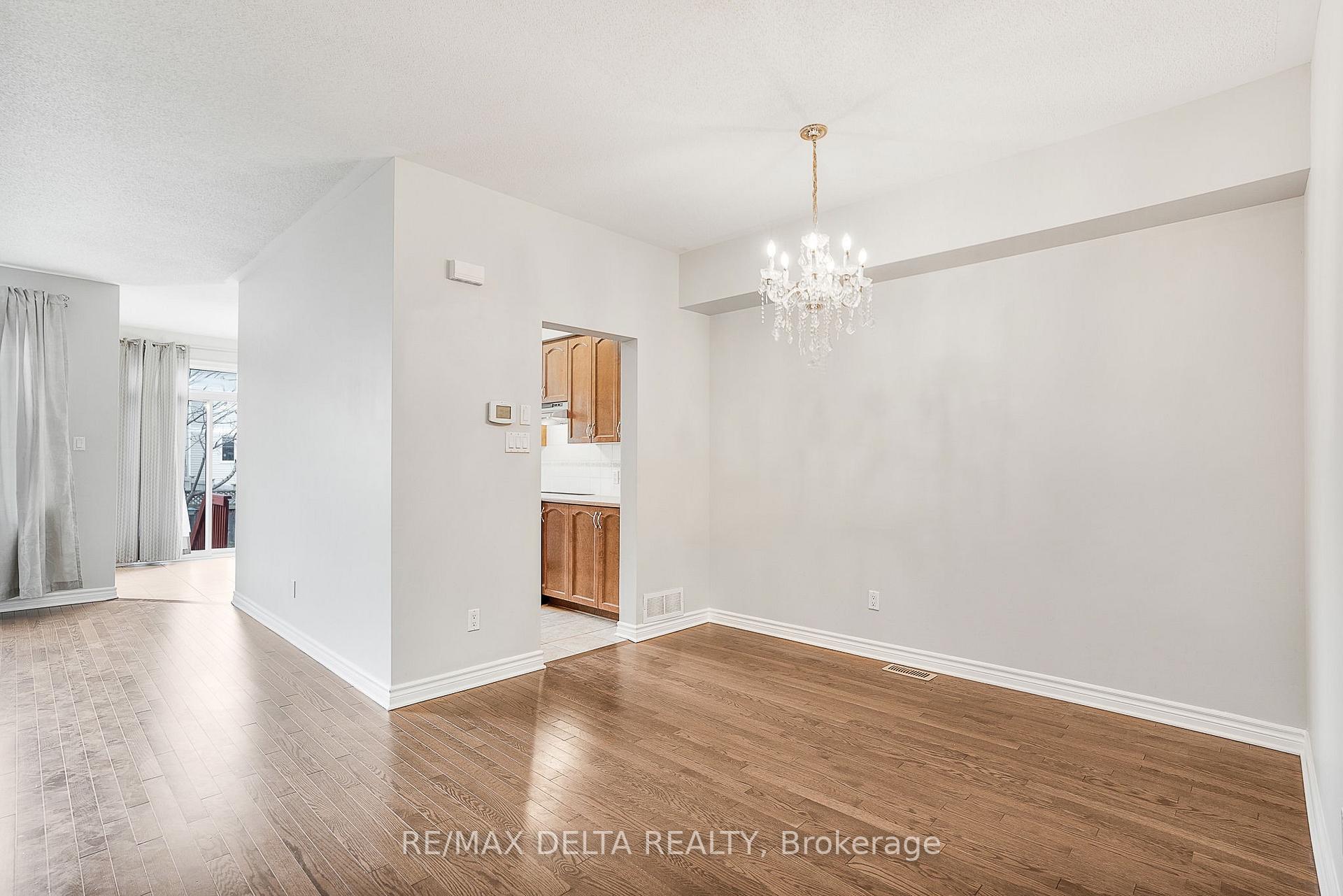 Photo 4 of 1429 Comfrey Crescent, Ottawa, Notting Hill/Summerside — HOMEH