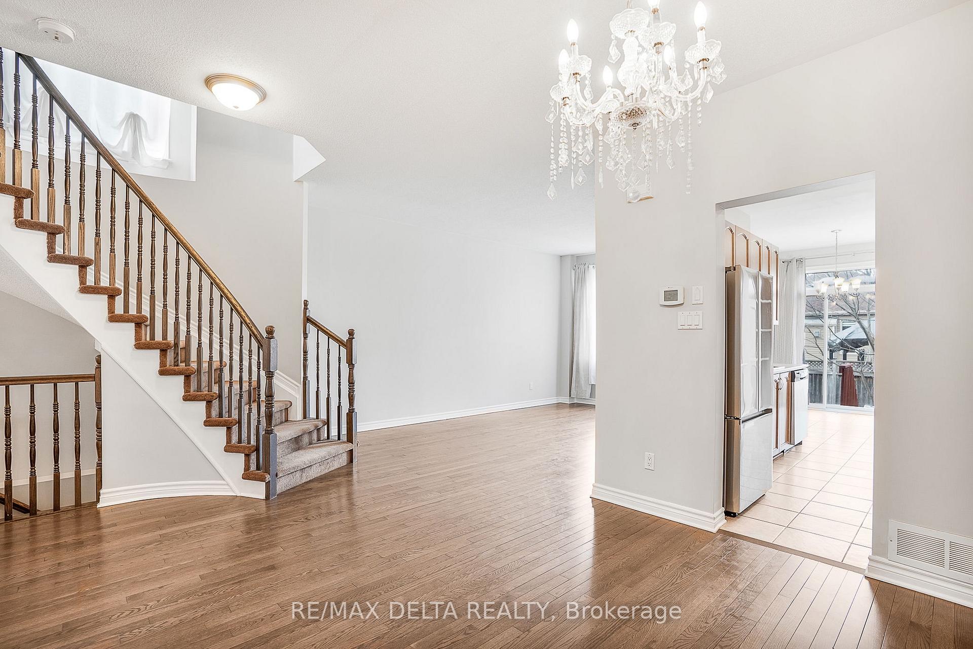 Photo 5 of 1429 Comfrey Crescent, Ottawa, Notting Hill/Summerside — HOMEH