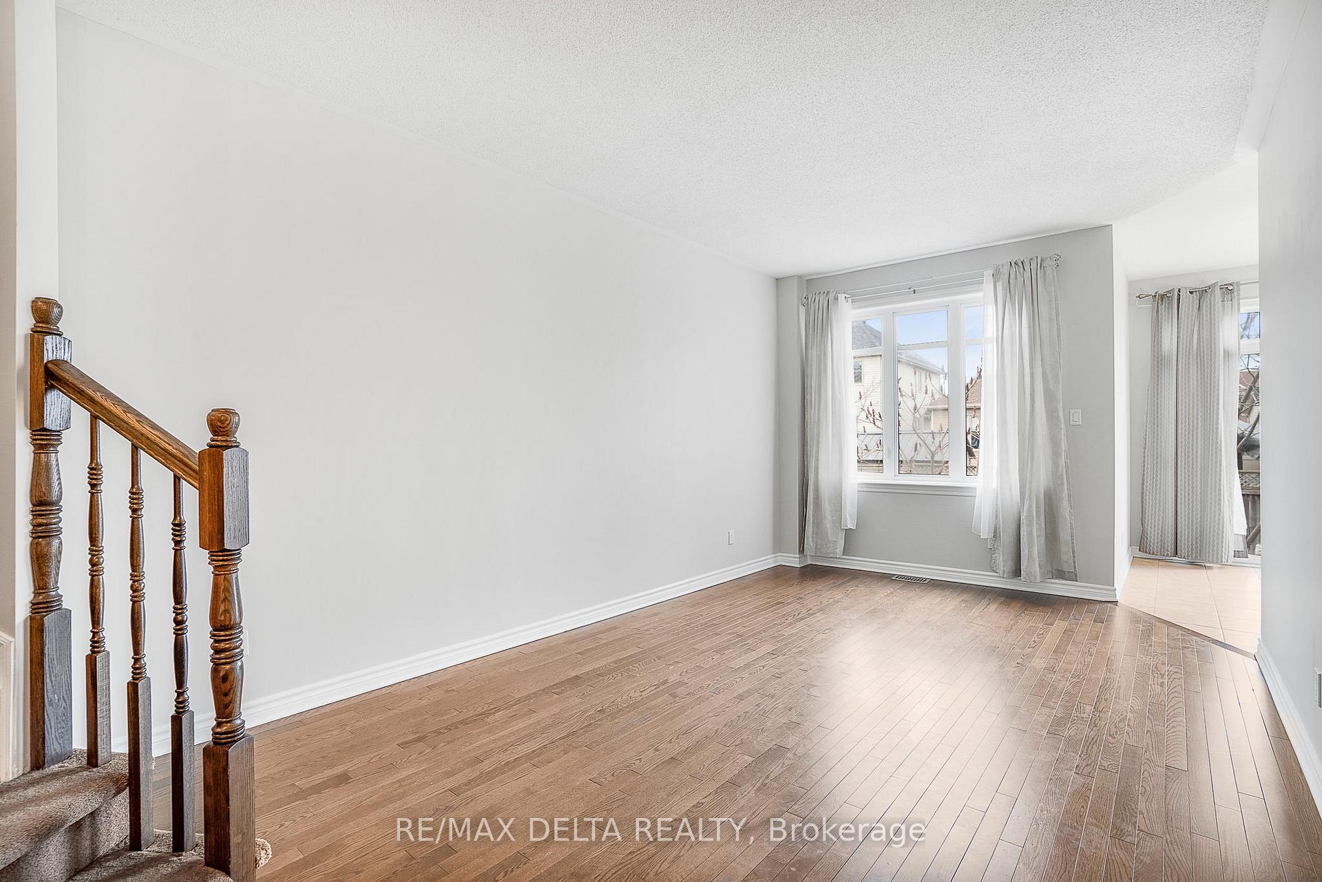 Photo 7 of 1429 Comfrey Crescent, Ottawa, Notting Hill/Summerside — HOMEH