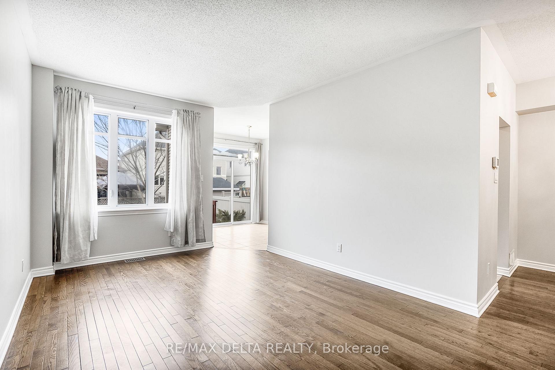Photo 8 of 1429 Comfrey Crescent, Ottawa, Notting Hill/Summerside — HOMEH