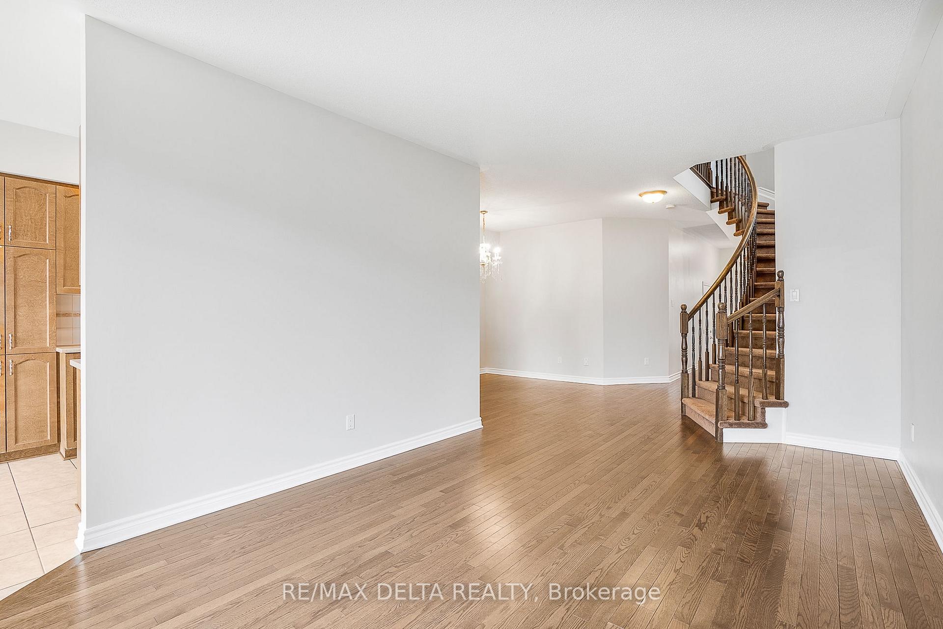 Photo 9 of 1429 Comfrey Crescent, Ottawa, Notting Hill/Summerside — HOMEH