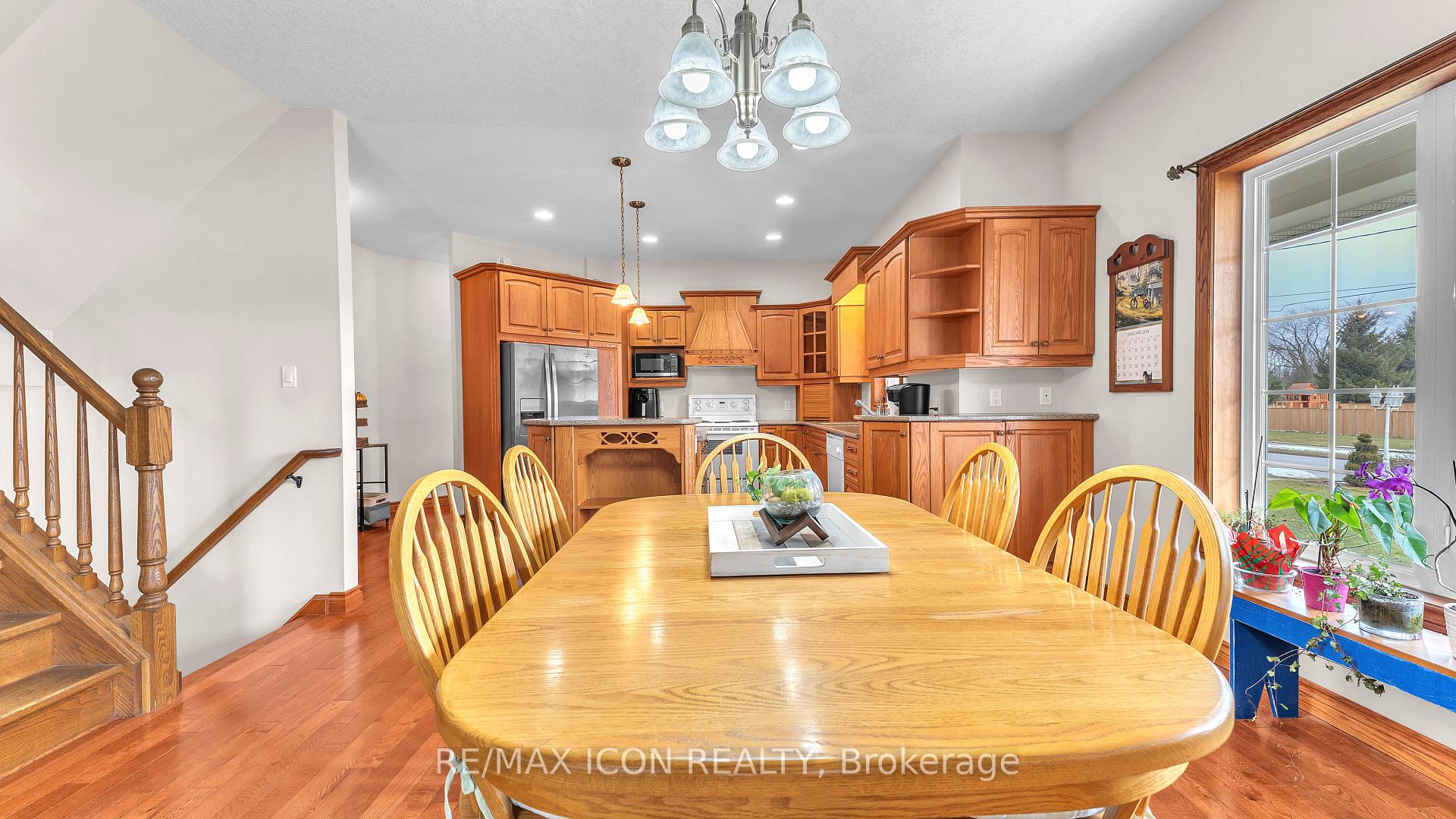 Photo 3 of 145 West Park Drive, North Middlesex, Parkhill — HOMEH