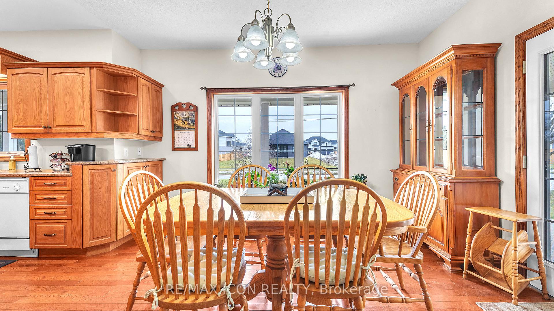 Photo 4 of 145 West Park Drive, North Middlesex, Parkhill — HOMEH
