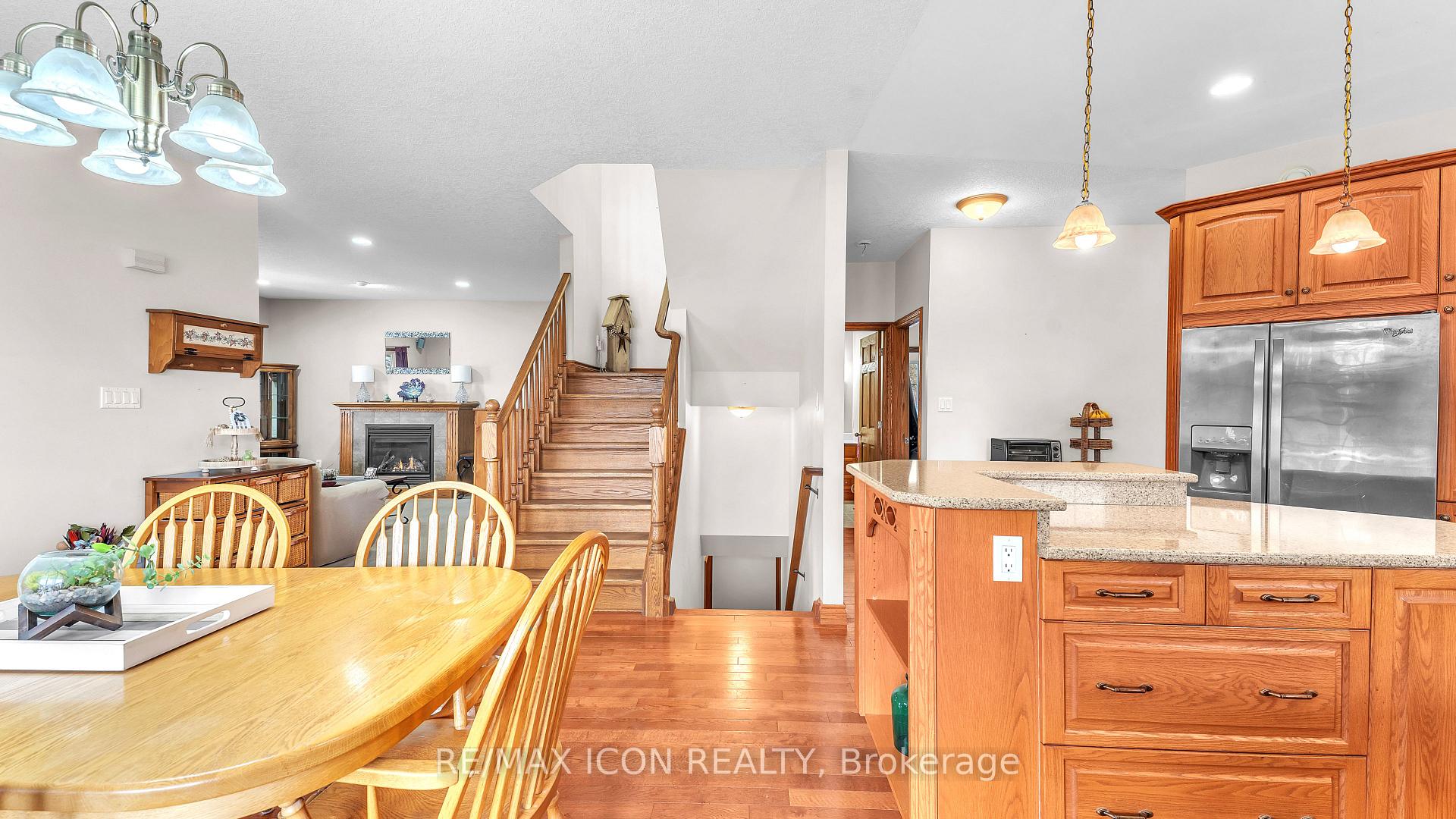 Photo 5 of 145 West Park Drive, North Middlesex, Parkhill — HOMEH