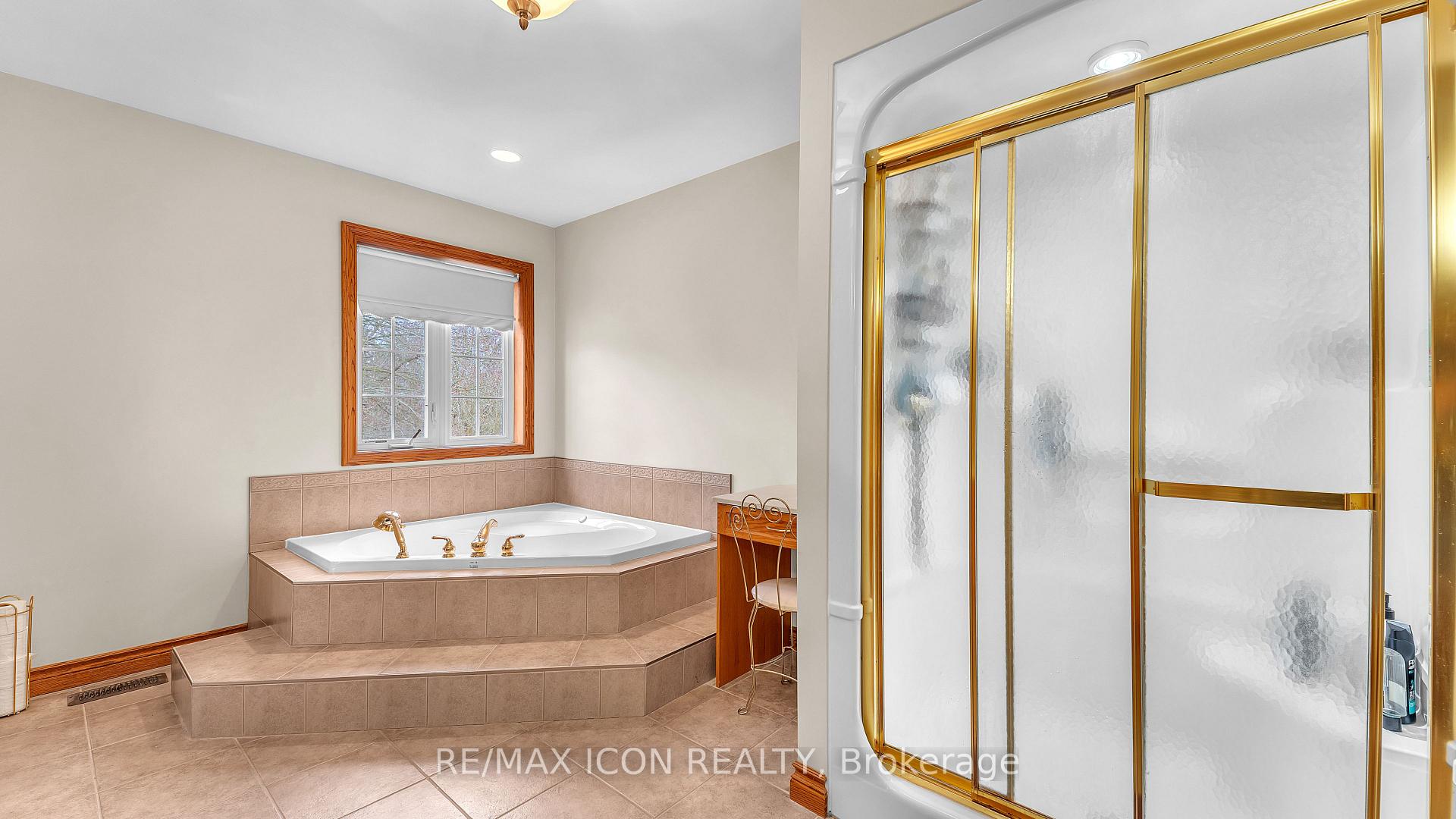 Photo 11 of 145 West Park Drive, North Middlesex, Parkhill — HOMEH