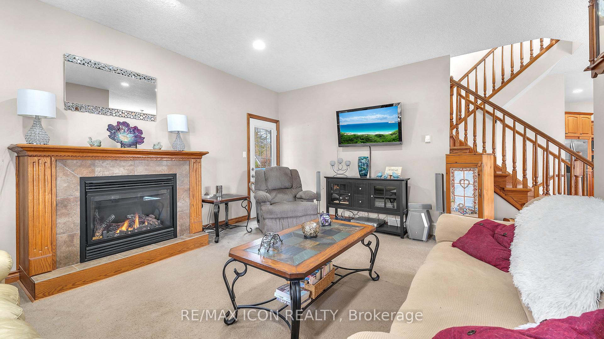Photo 13 of 145 West Park Drive, North Middlesex, Parkhill — HOMEH
