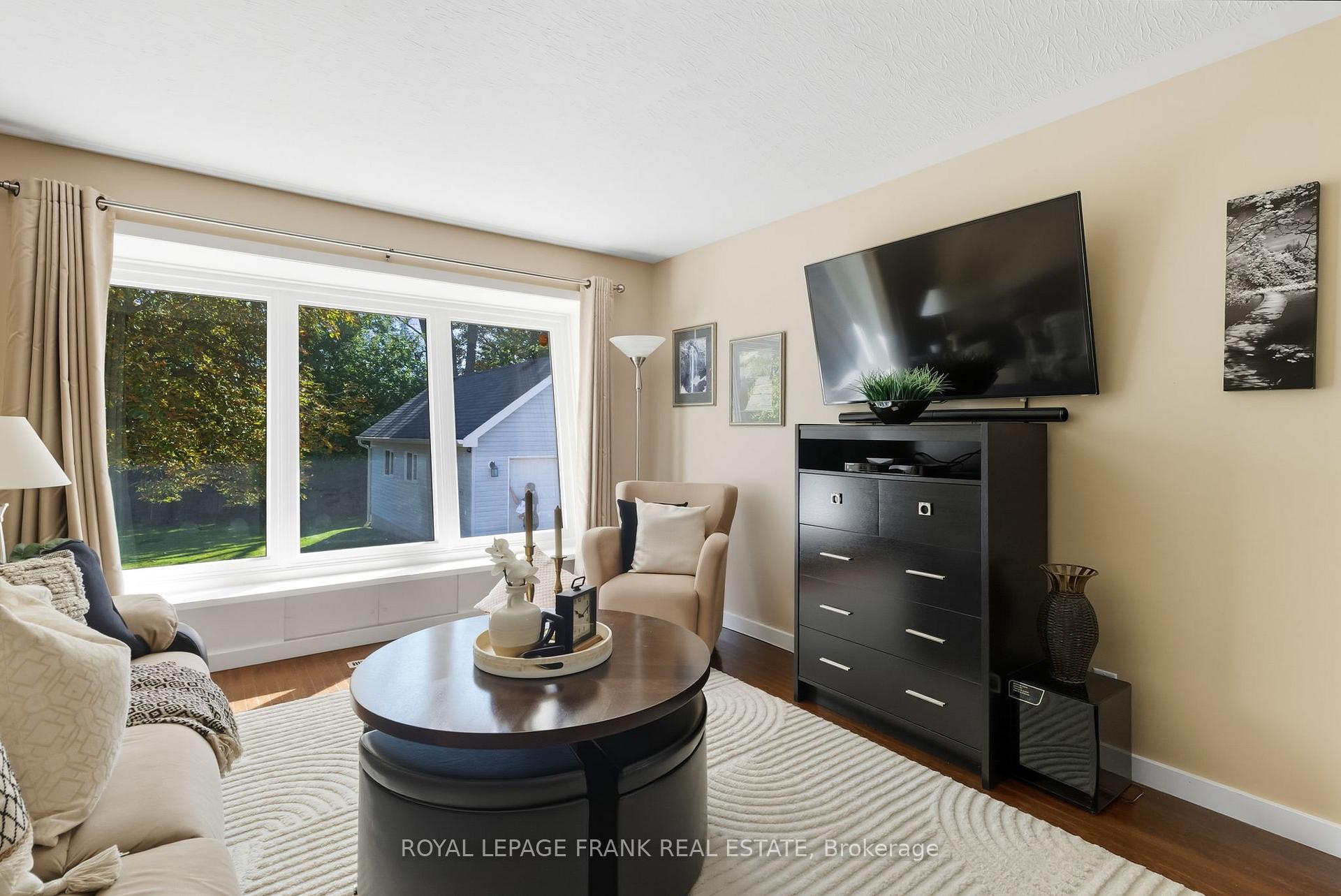 Photo 15 of 131 Jones Avenue, Oshawa, Centennial — HOMEH