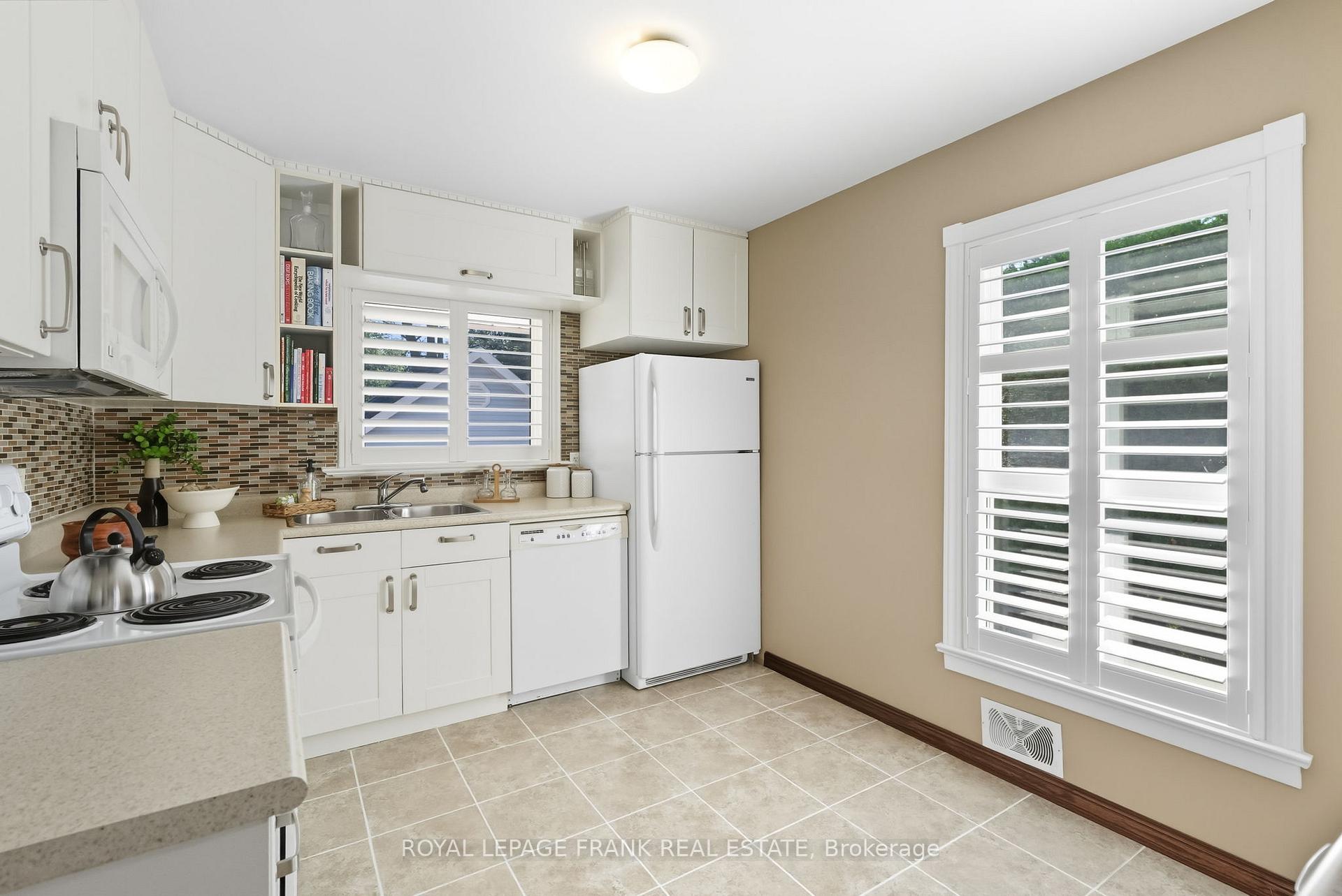 Photo 19 of 131 Jones Avenue, Oshawa, Centennial — HOMEH