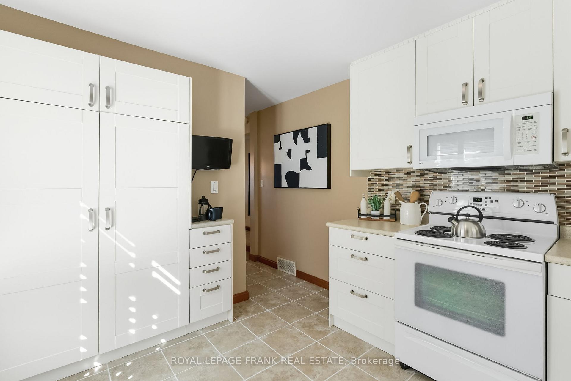 Photo 21 of 131 Jones Avenue, Oshawa, Centennial — HOMEH