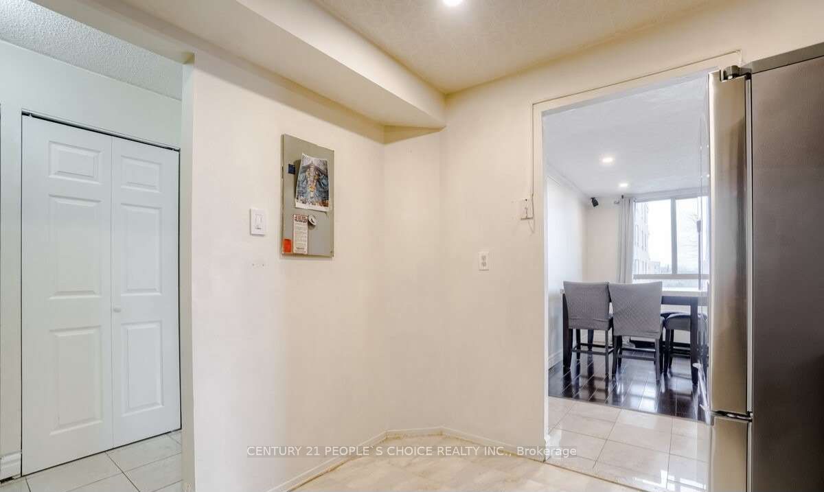 Photo 16 of Unit 411, 41 Markbrook Lane, Etobicoke, Mount Olive-Silverstone-Jamestown — HOMEH