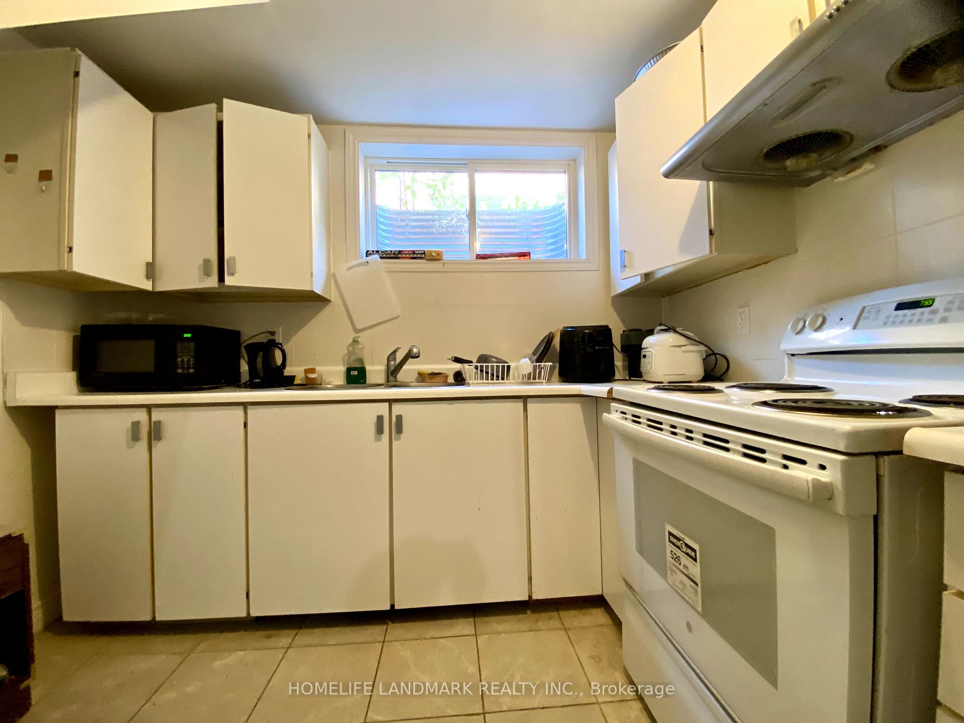 Photo 6 of Unit Room D Basement, 3371 Cider Mill Place, Mississauga, Erin Mills — HOMEH